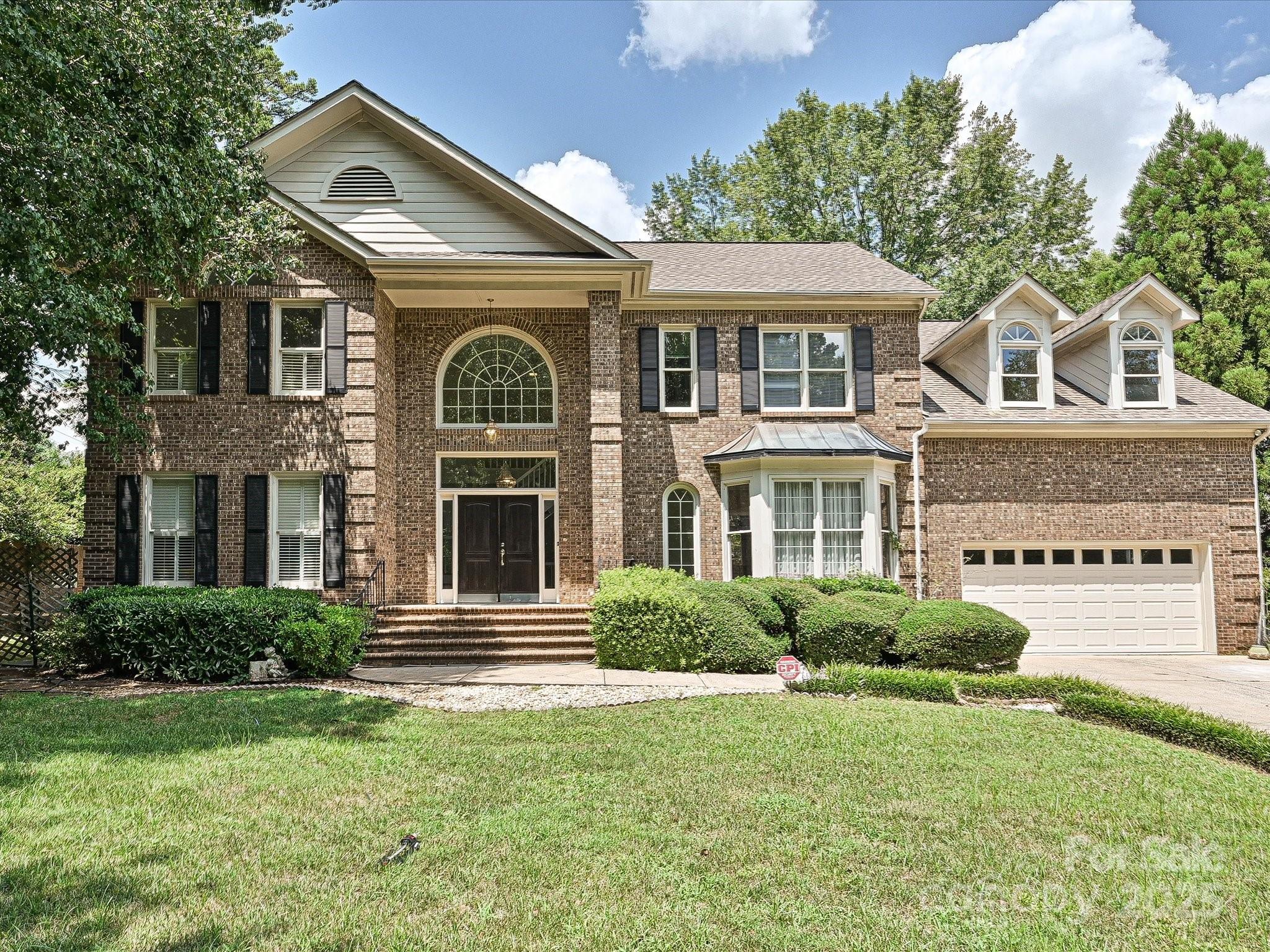 620 River Oaks Lane Property Photo 1
