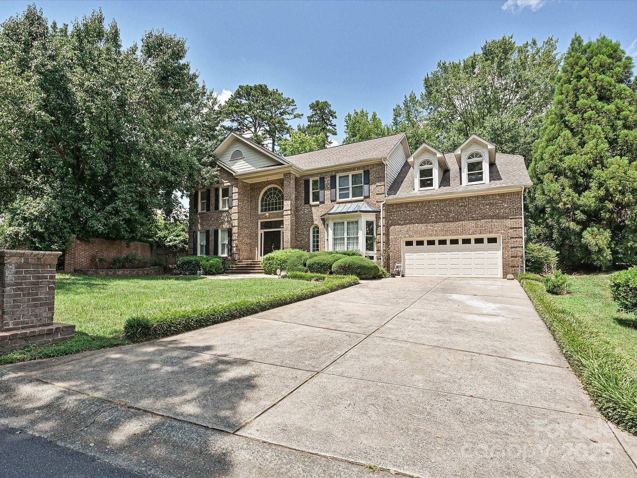 620 River Oaks Lane Property Photo 2