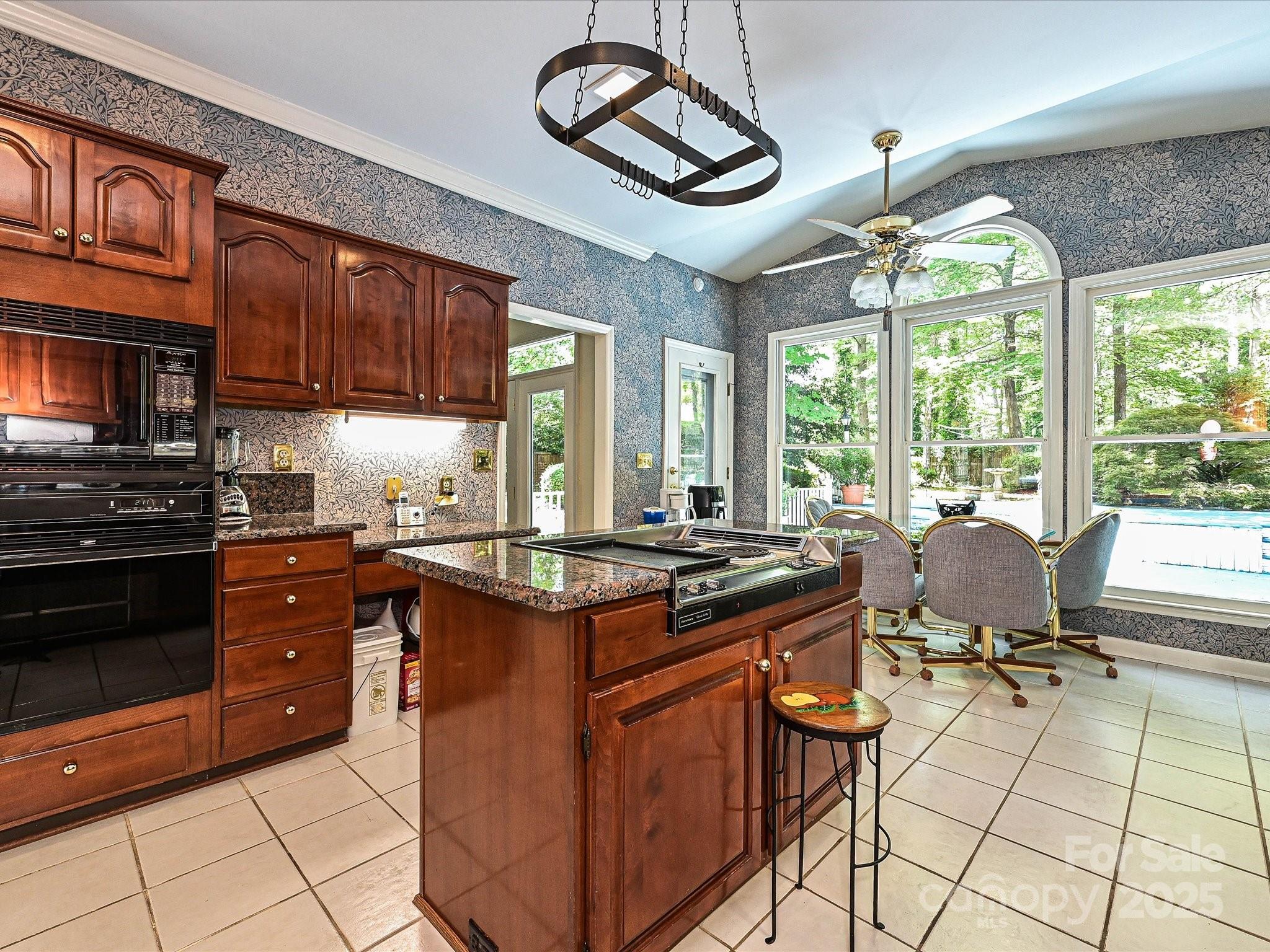 620 River Oaks Lane Property Photo 11