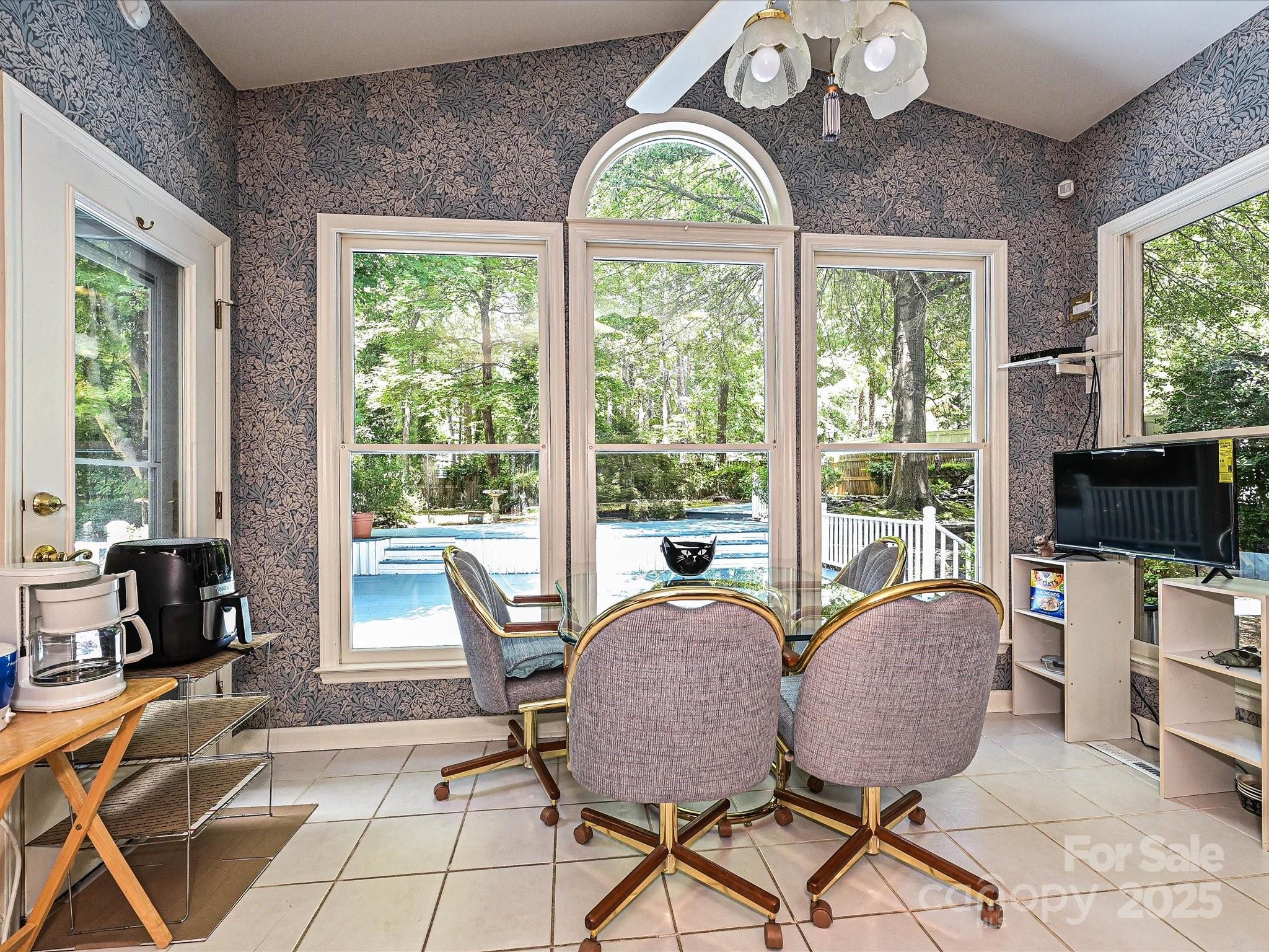 620 River Oaks Lane Property Photo 14