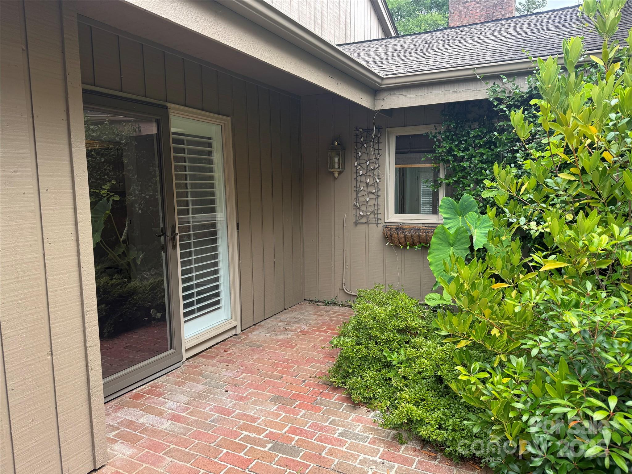 4909 Torrey Pines Court Property Photo 6