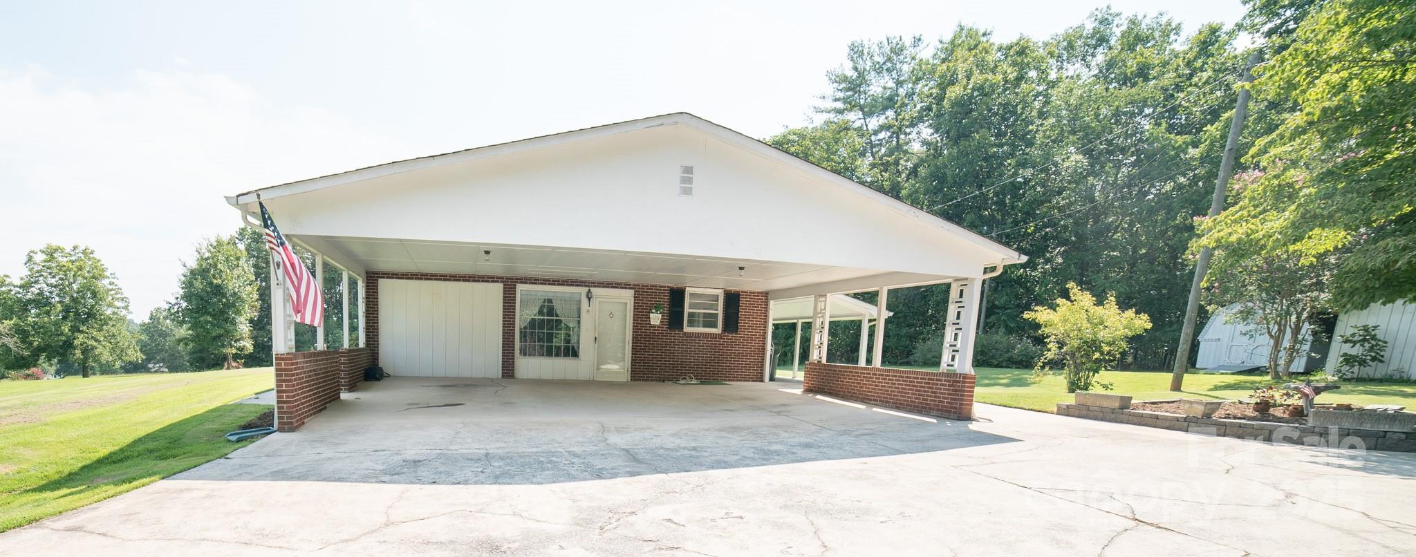 668 Meadowood Street Property Photo 7