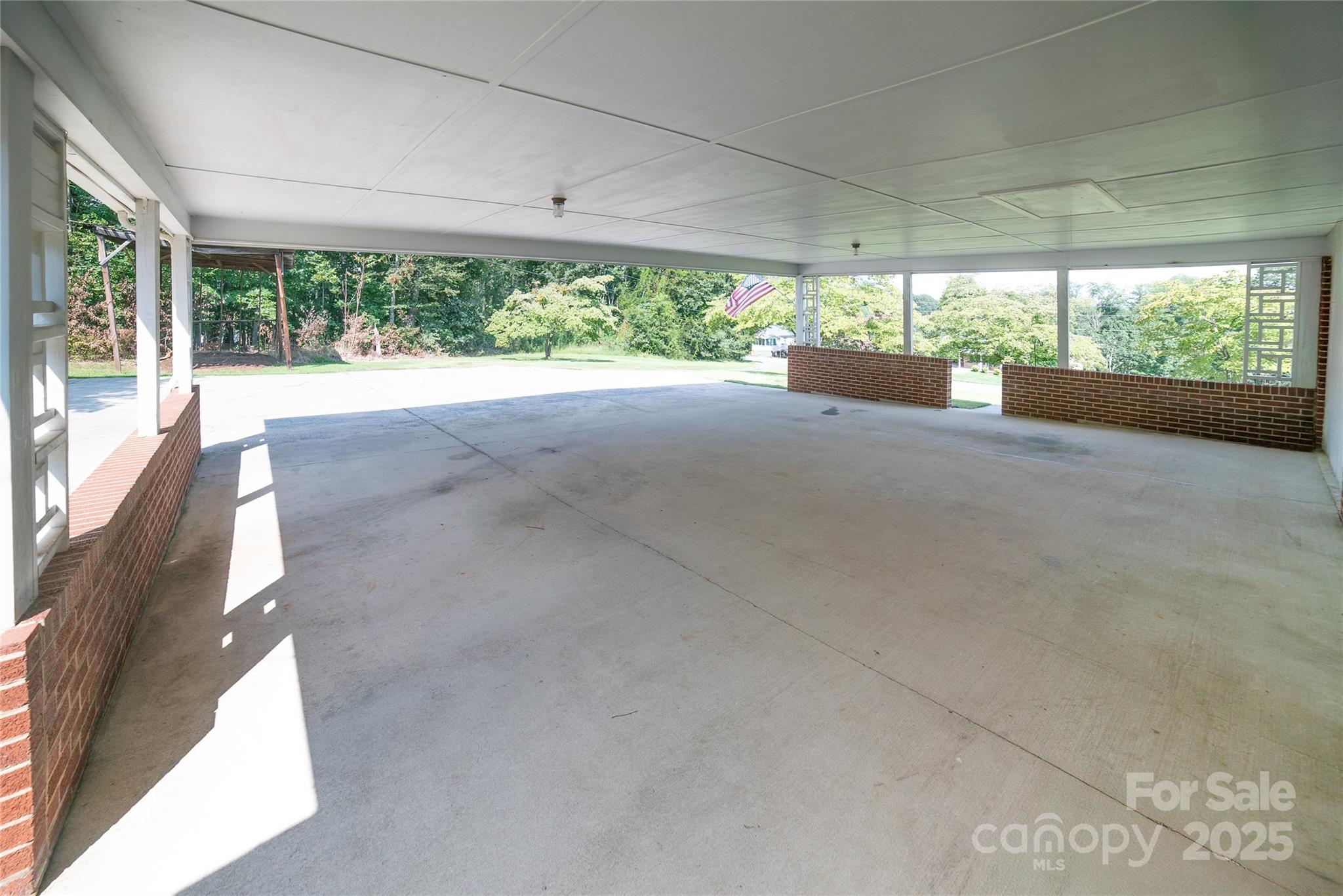 668 Meadowood Street Property Photo 8