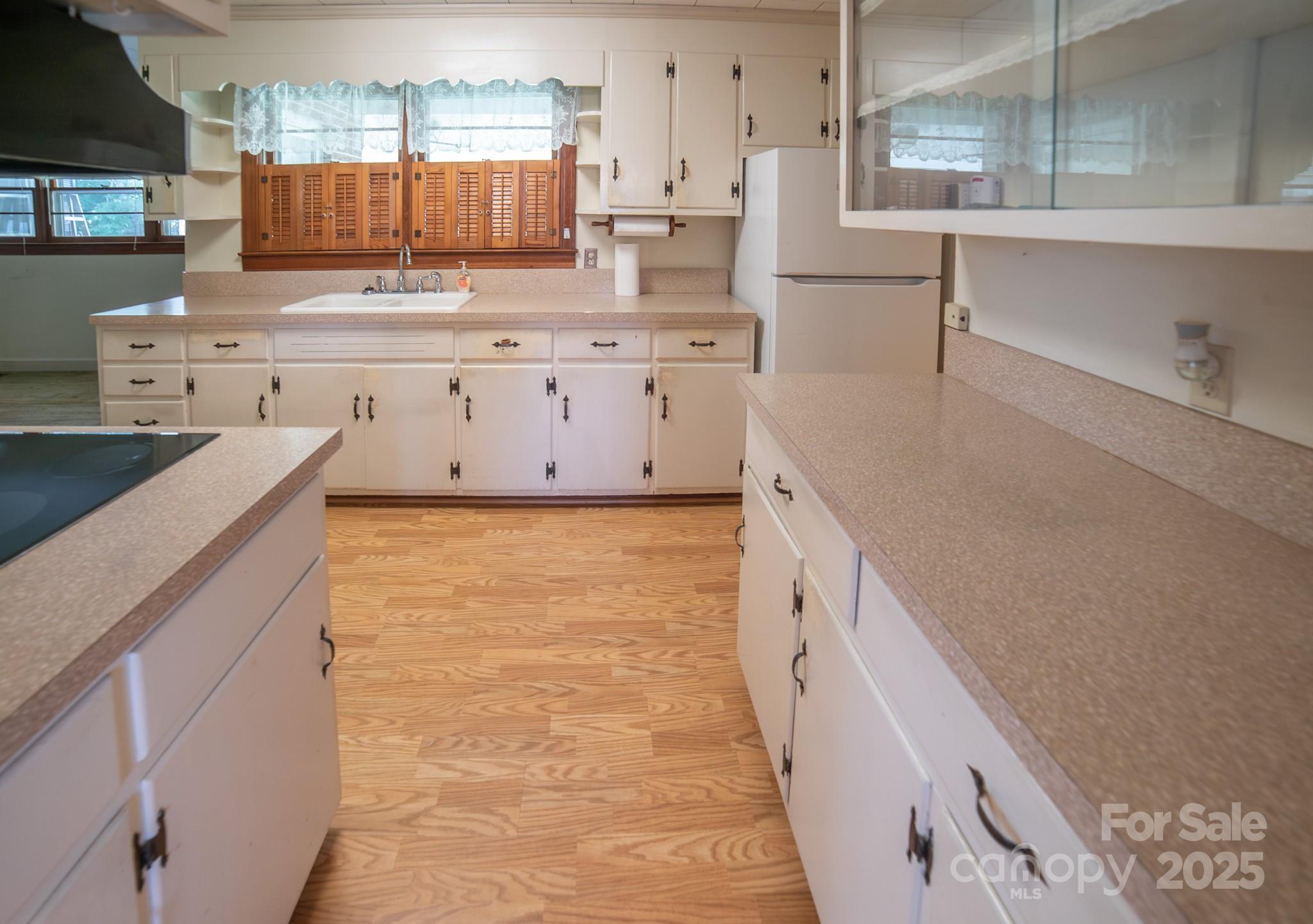 668 Meadowood Street Property Photo 23