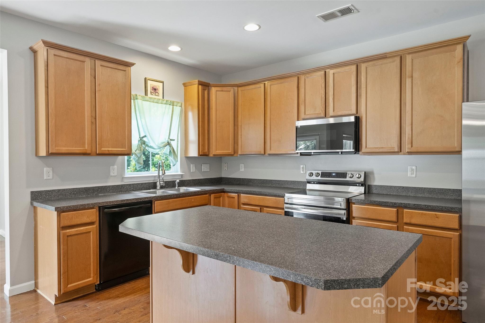 2514 Mountain Laurel Avenue Property Photo 9