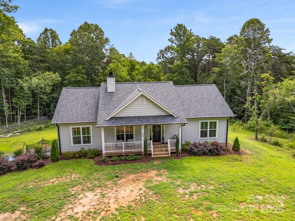 826 Country Lane Property Photo 2