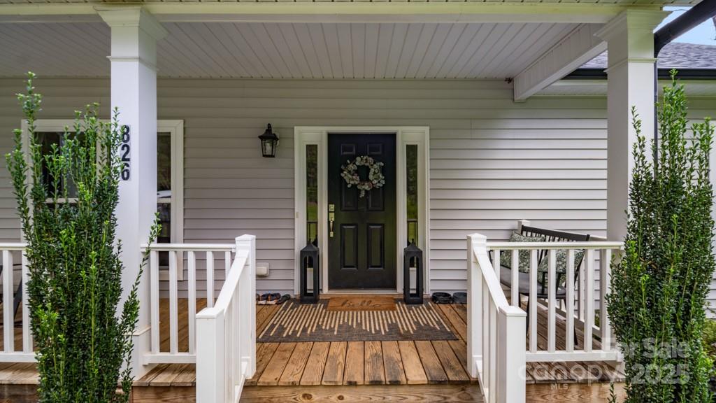 826 Country Lane Property Photo 3