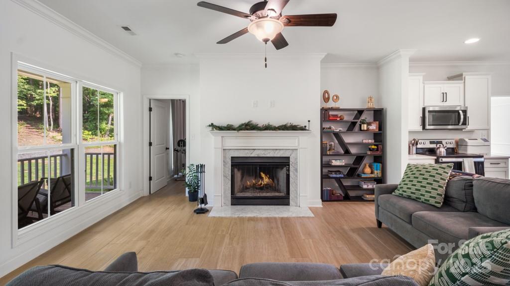 826 Country Lane Property Photo 8
