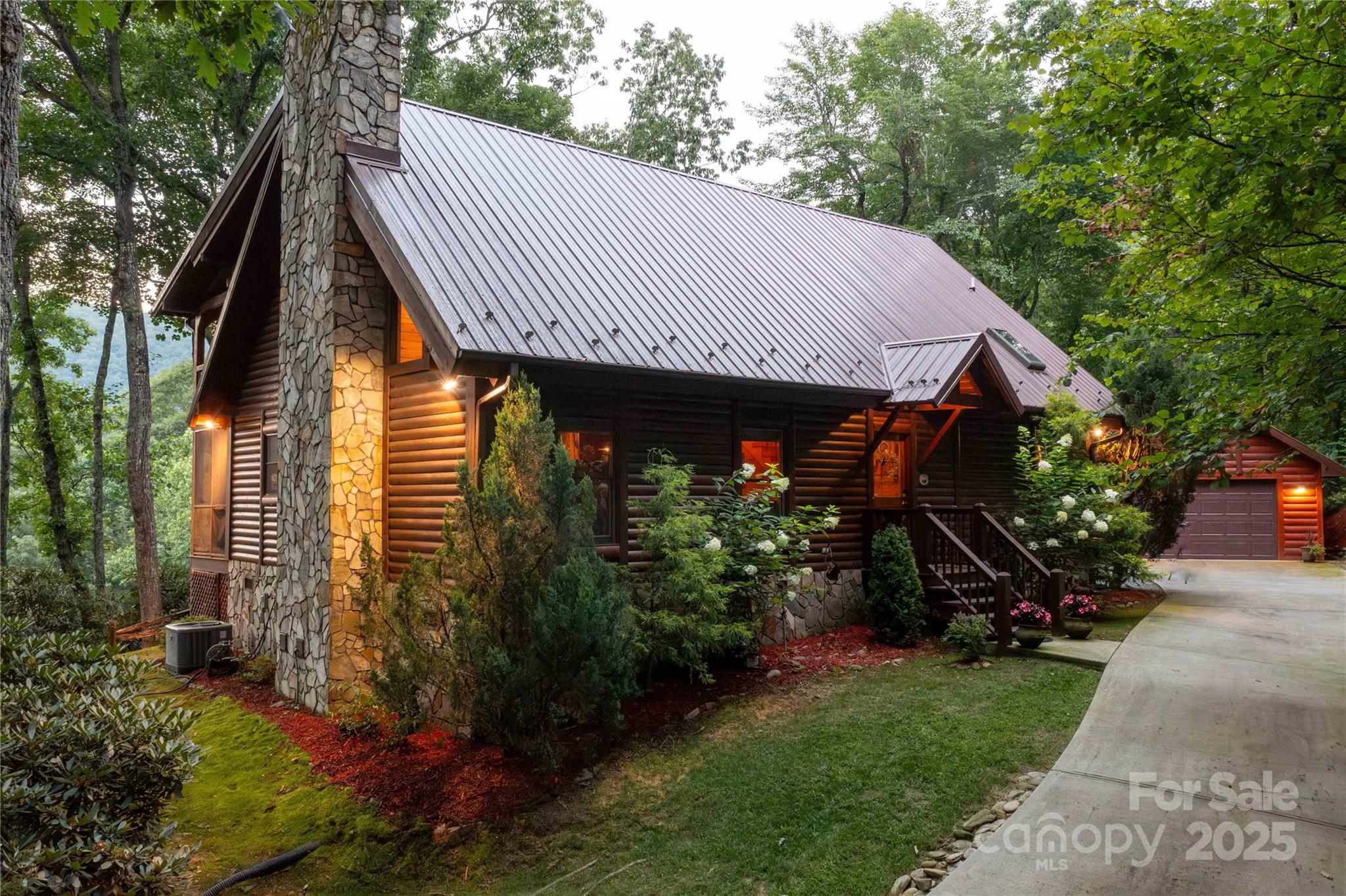 238 Falling Water Drive Property Photo 4