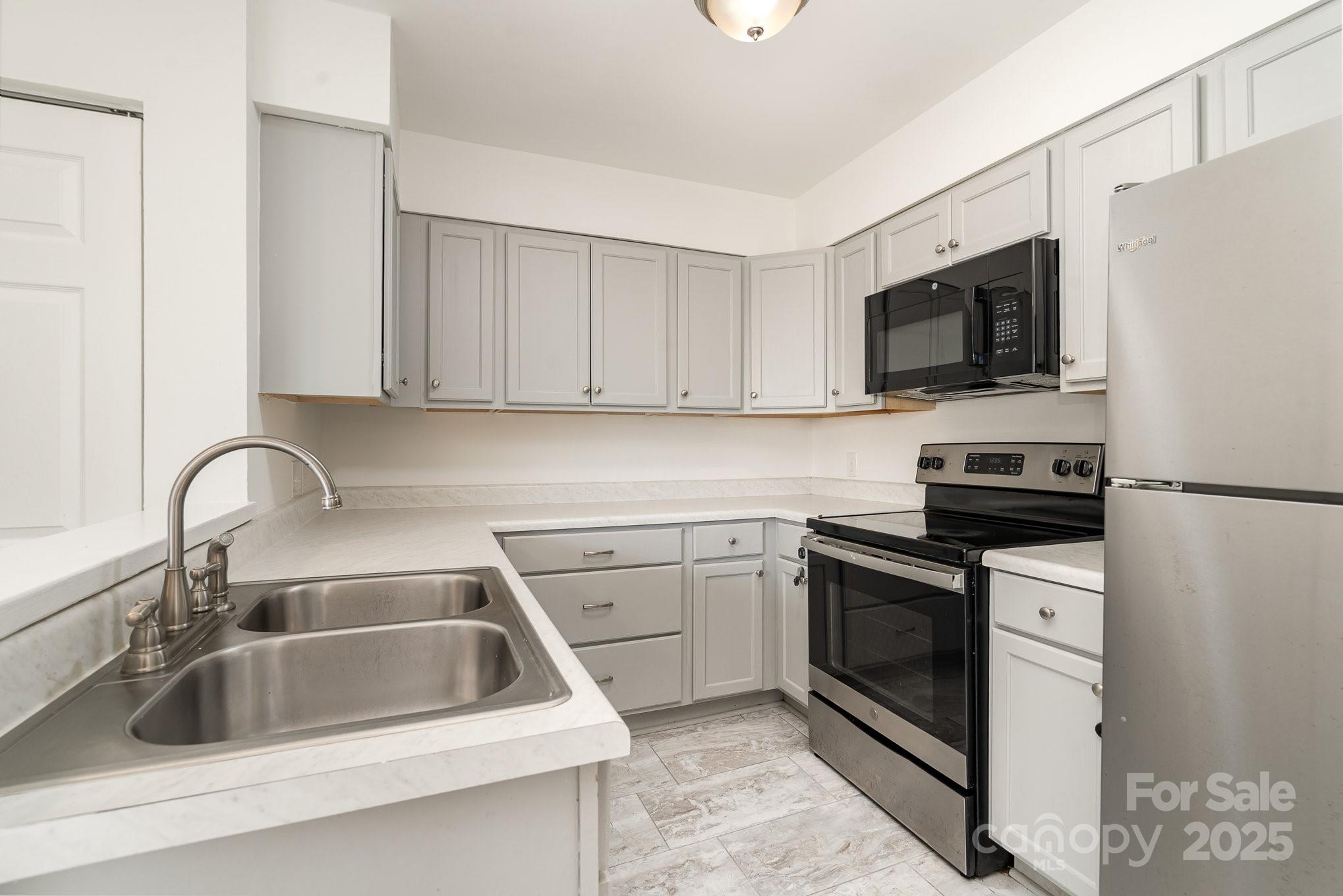 4900 Spring Lake Drive D Property Photo 1