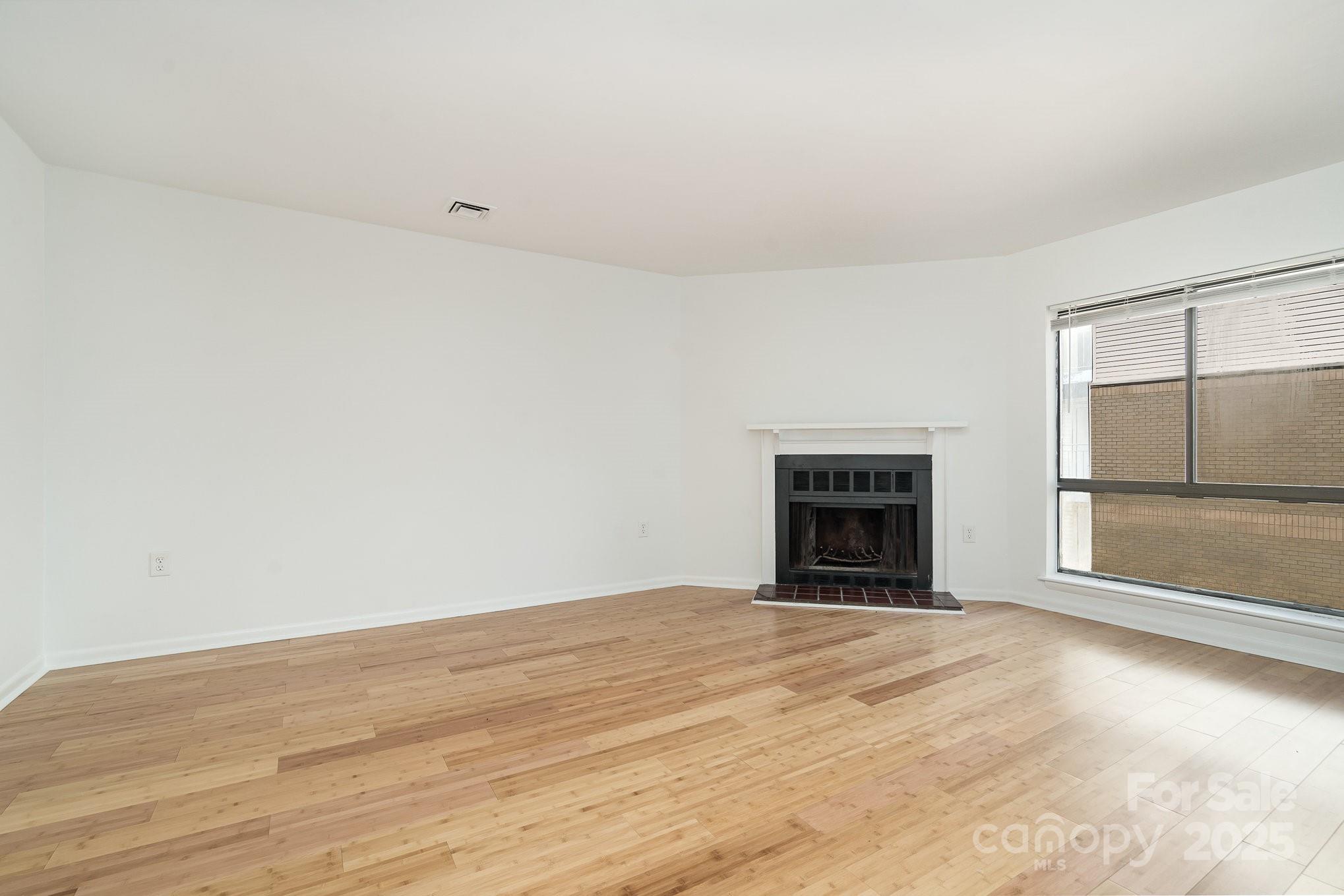 4900 Spring Lake Drive D Property Photo 4