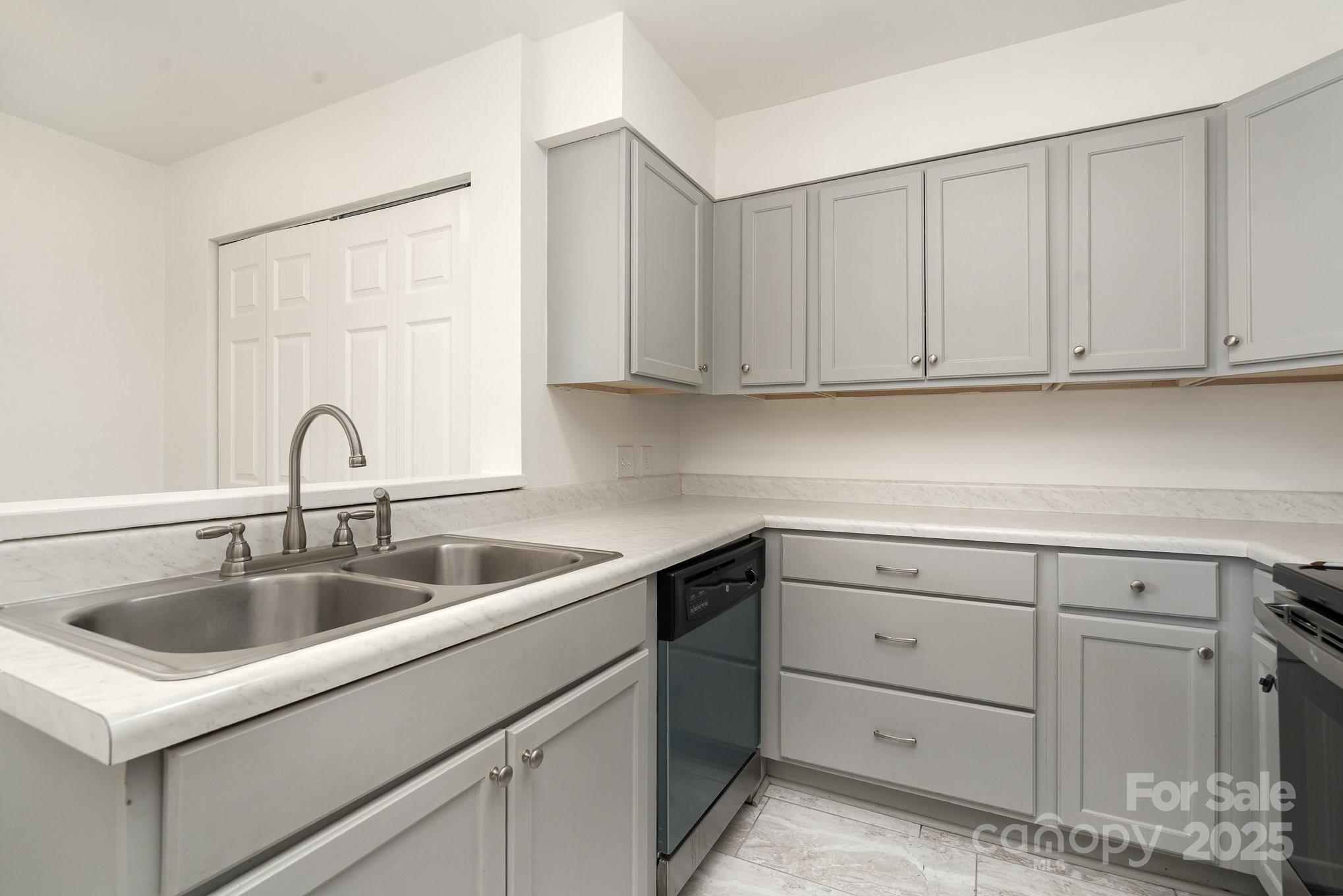 4900 Spring Lake Drive D Property Photo 10