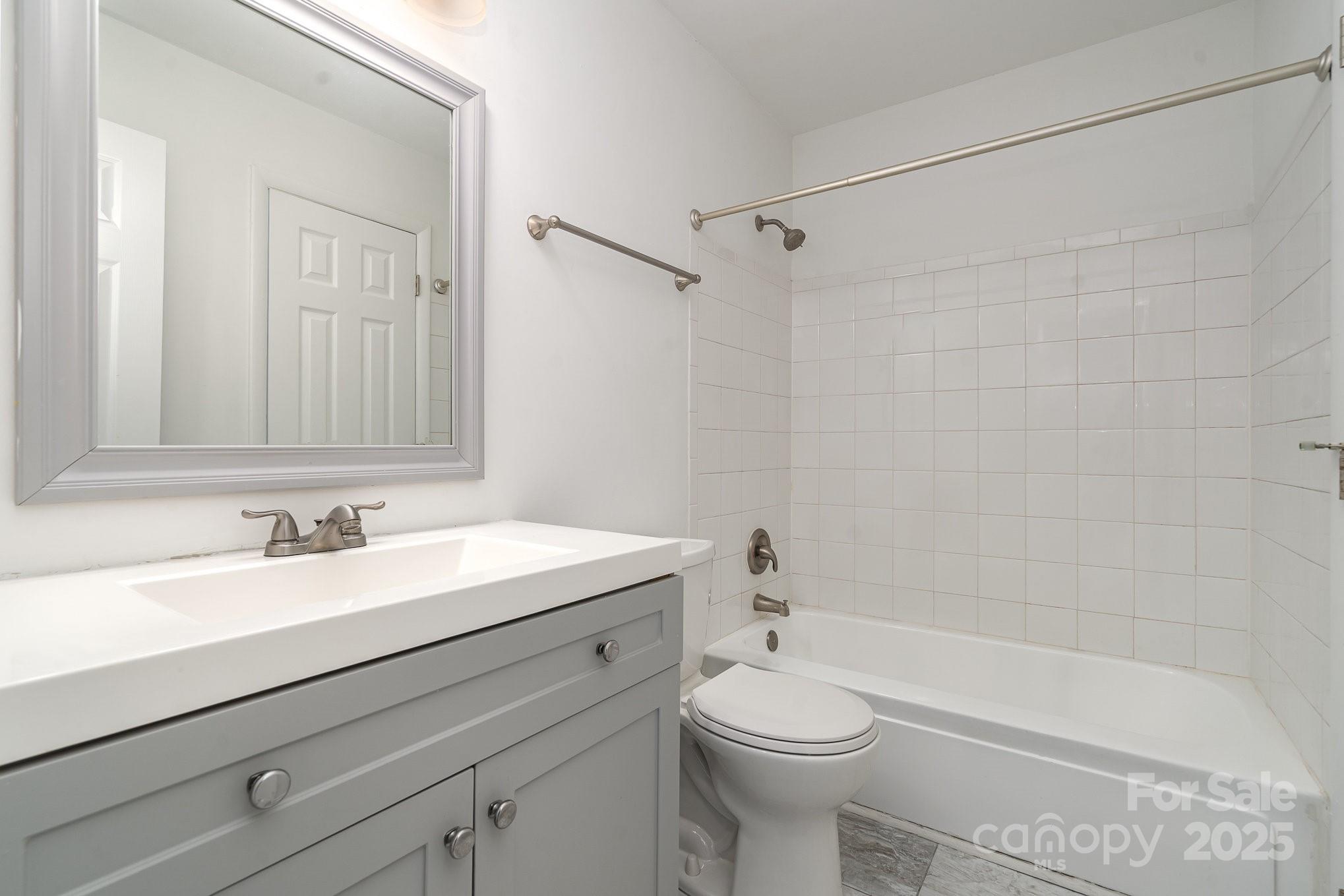 4900 Spring Lake Drive D Property Photo 17