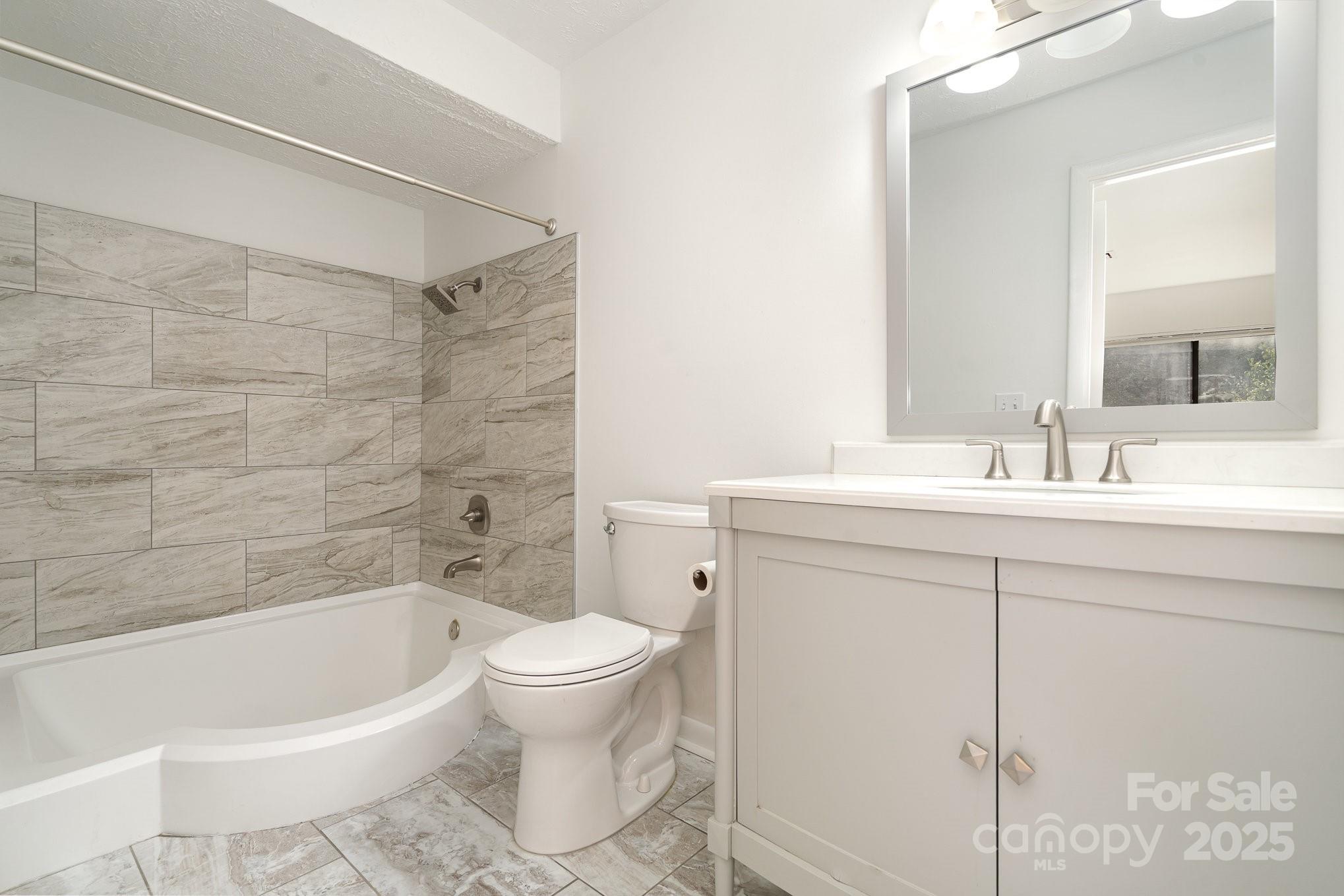 4900 Spring Lake Drive D Property Photo 20