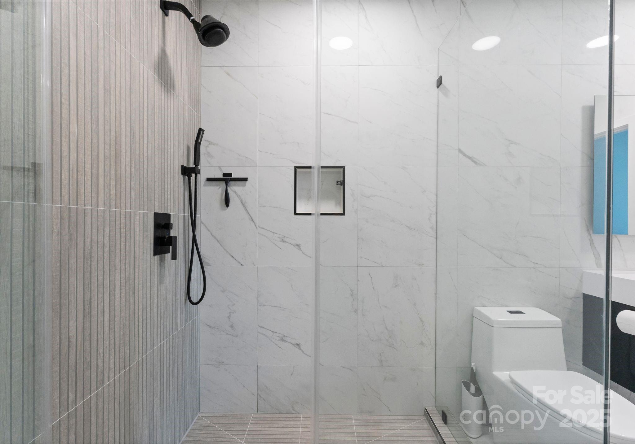 210 N Church Street 1801 Property Photo 14
