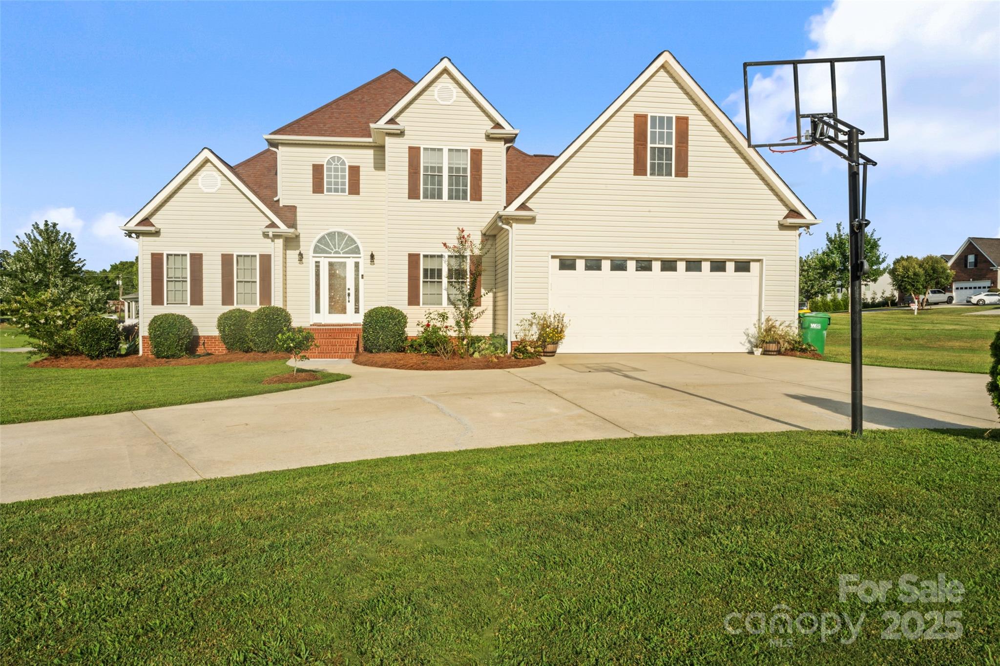 215 Birchwood Court Property Photo 1