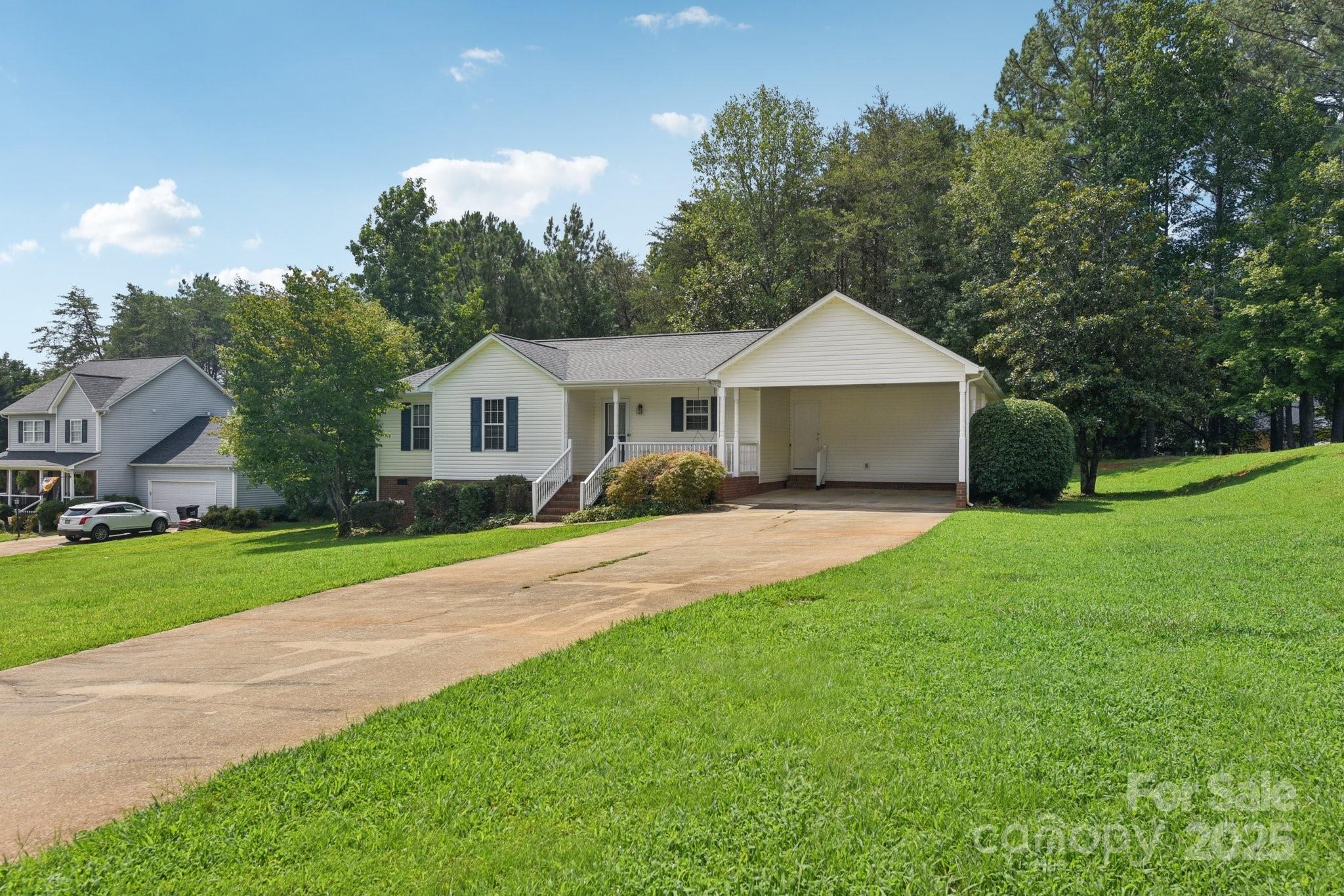 1114 Courtney Cove Court Property Photo 2