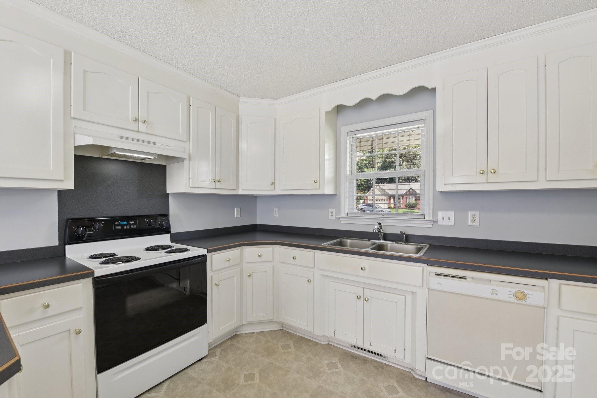 1114 Courtney Cove Court Property Photo 11