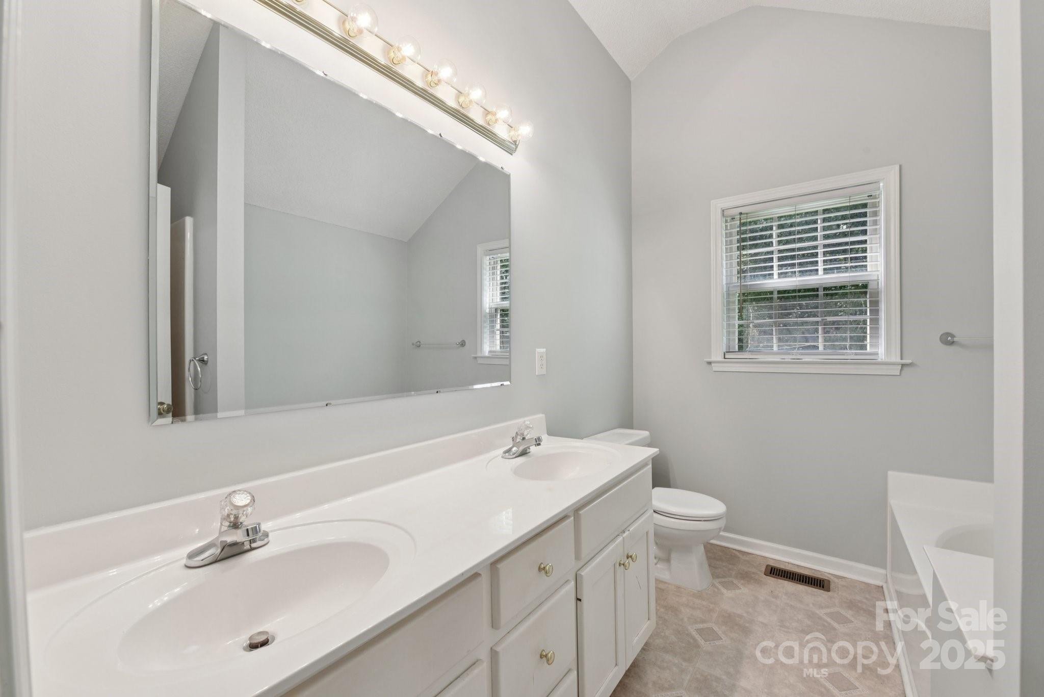 1114 Courtney Cove Court Property Photo 18