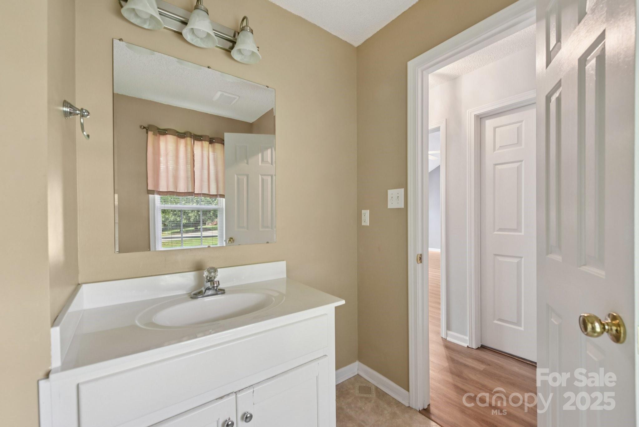 1114 Courtney Cove Court Property Photo 24