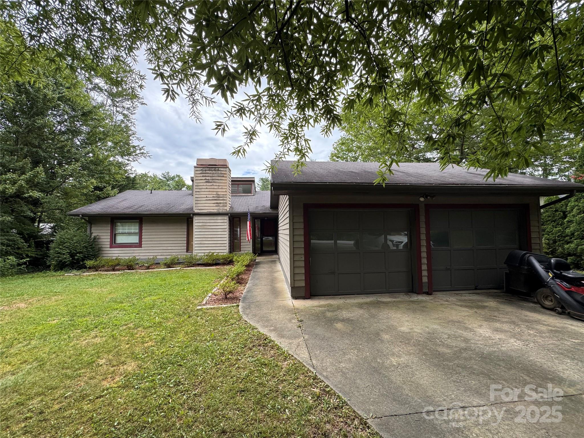 15 Golden Oaks Lane Property Photo 1