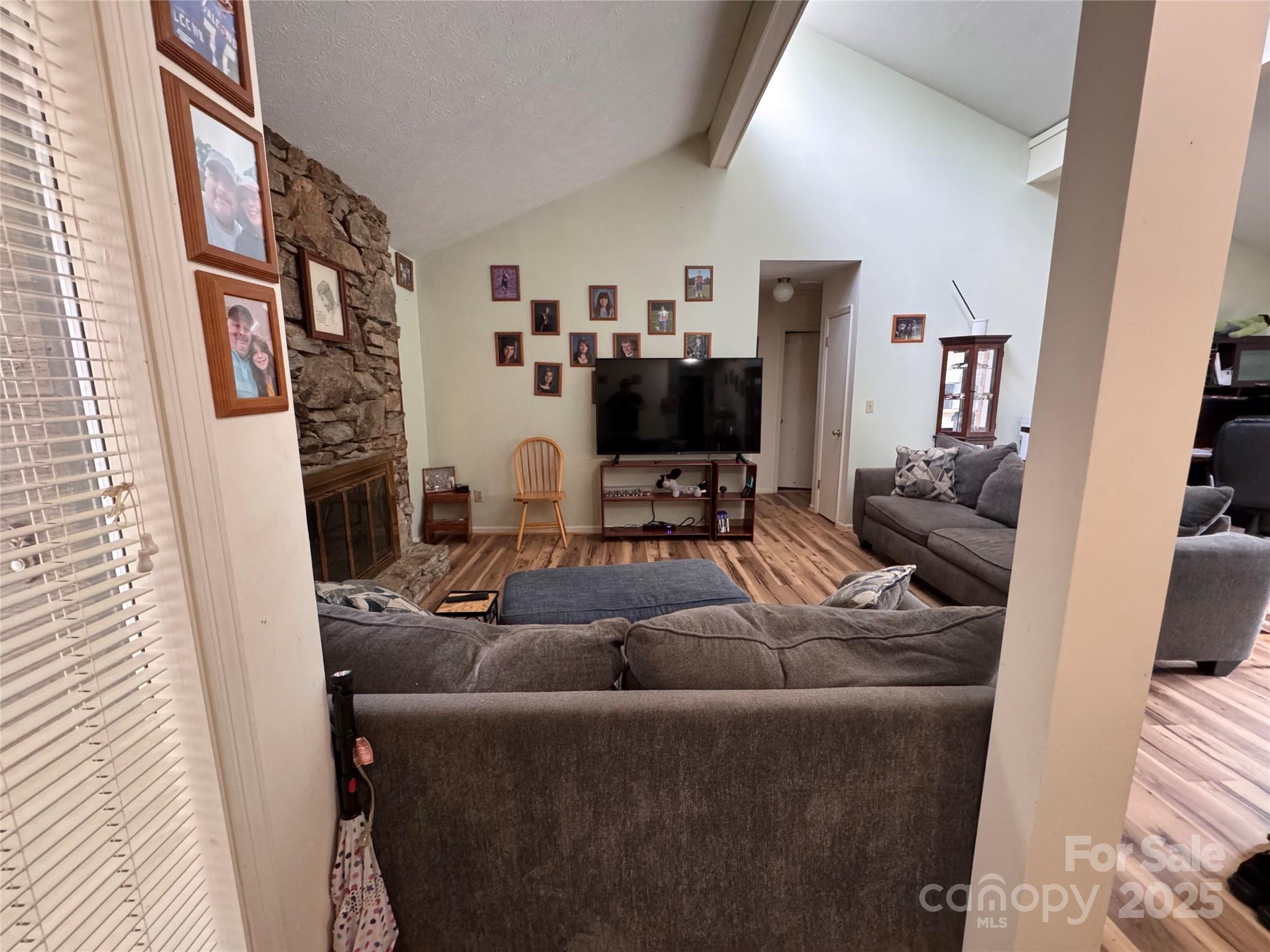 15 Golden Oaks Lane Property Photo 3