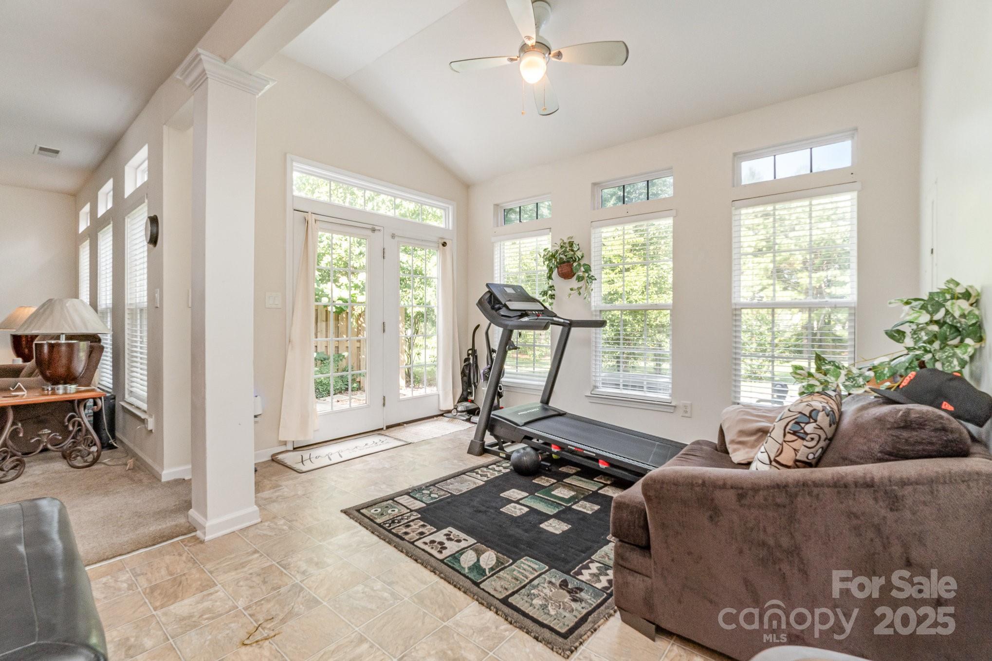 4016 Holly Villa Circle Property Photo 7