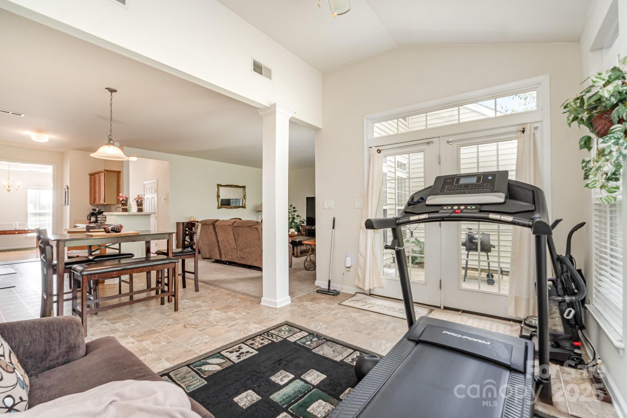 4016 Holly Villa Circle Property Photo 8