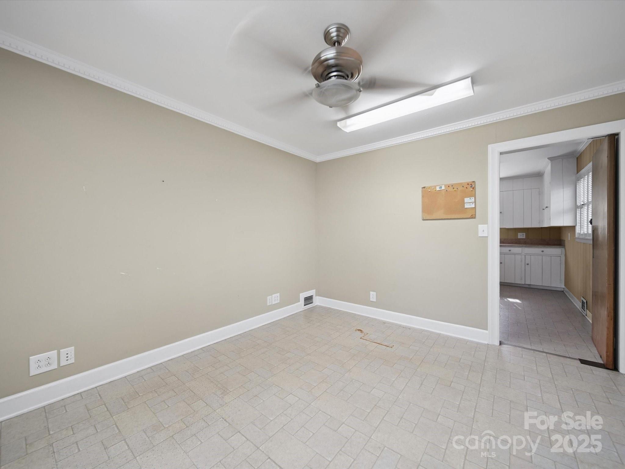 202 Greenwood Lane Property Photo 5