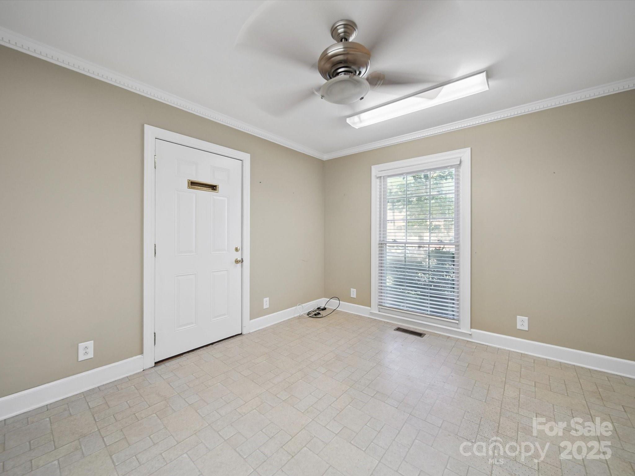 202 Greenwood Lane Property Photo 6
