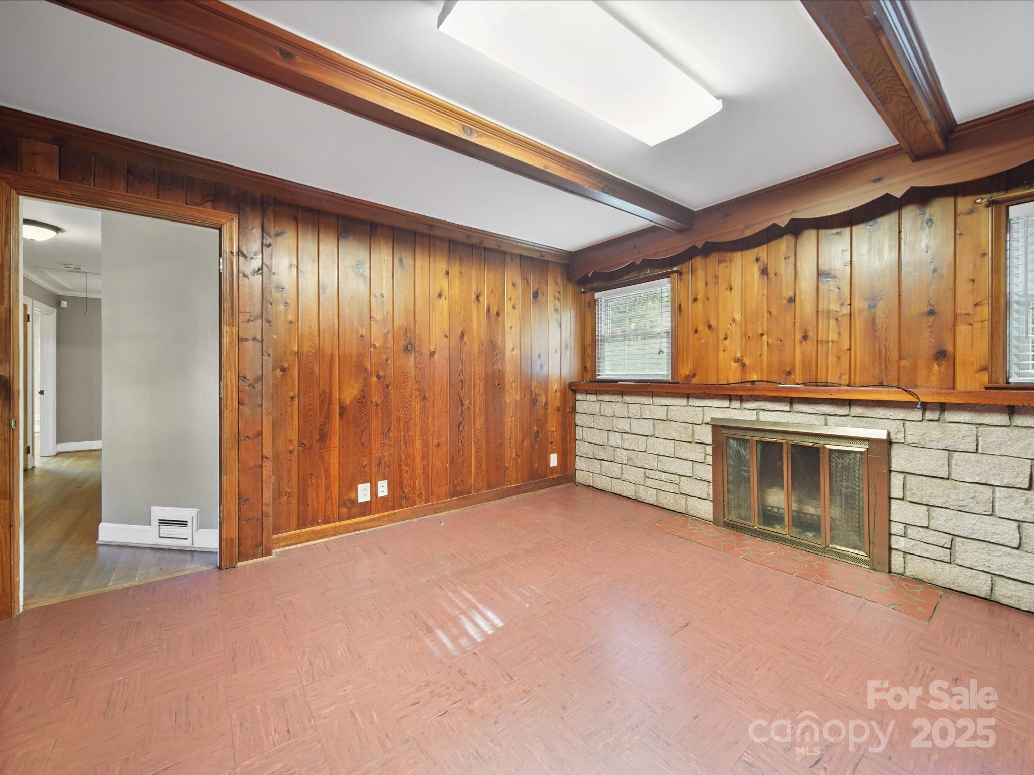 202 Greenwood Lane Property Photo 16