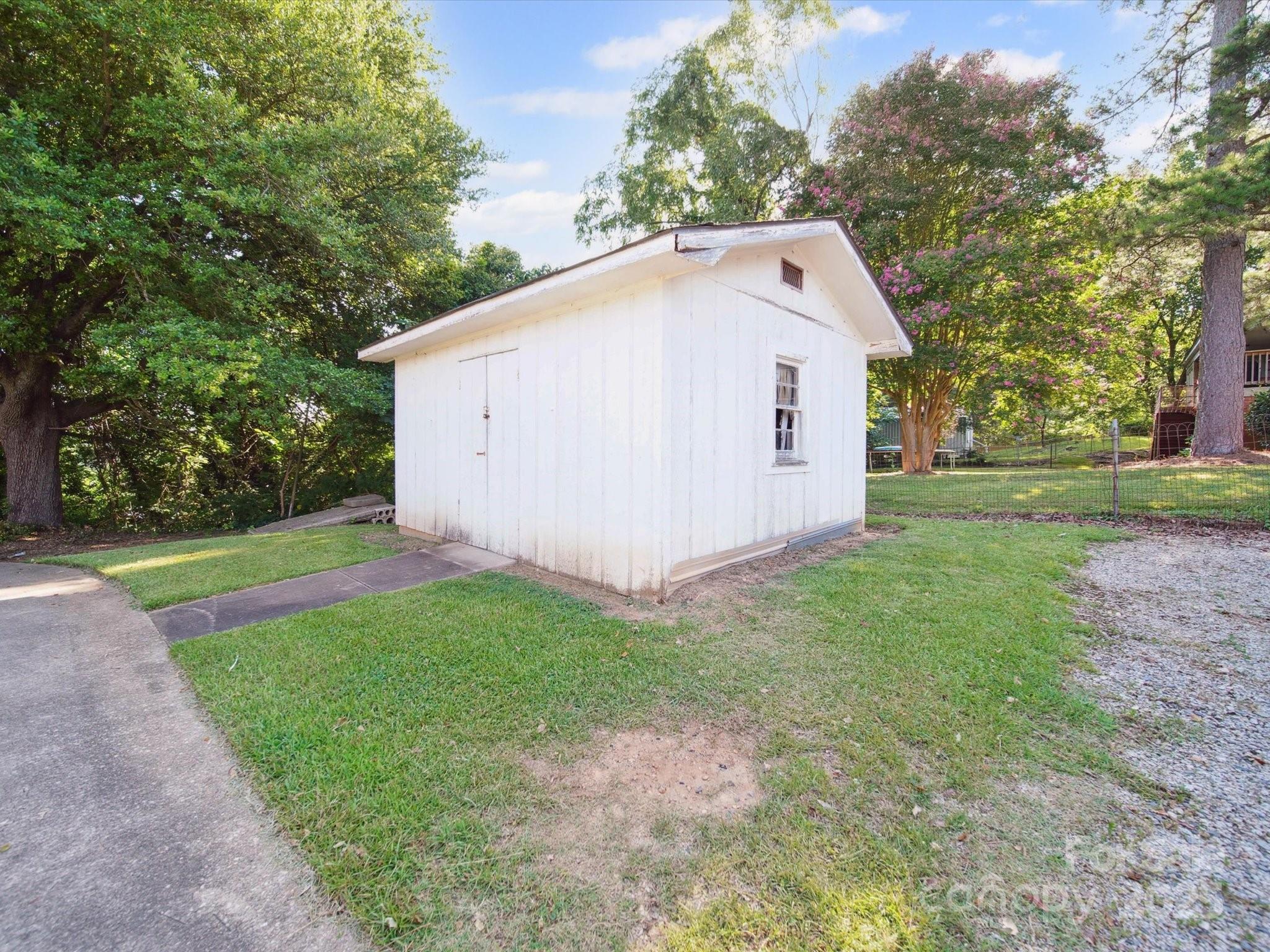202 Greenwood Lane Property Photo 36