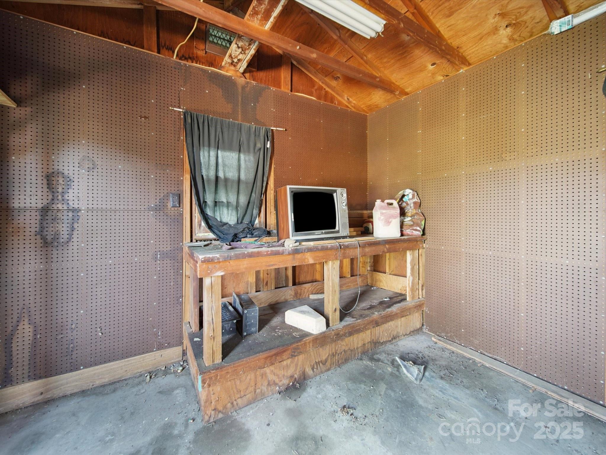 202 Greenwood Lane Property Photo 38