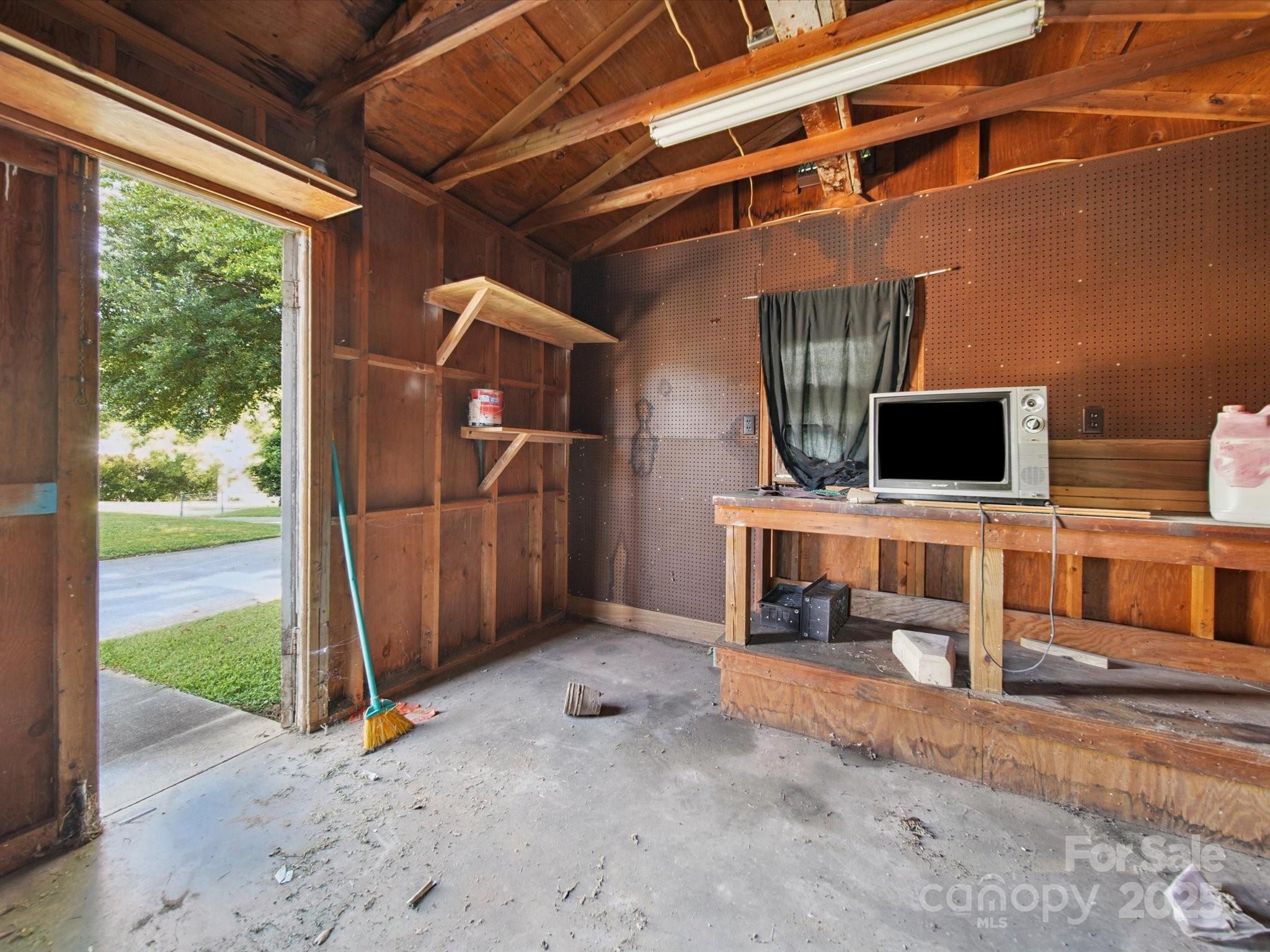 202 Greenwood Lane Property Photo 39
