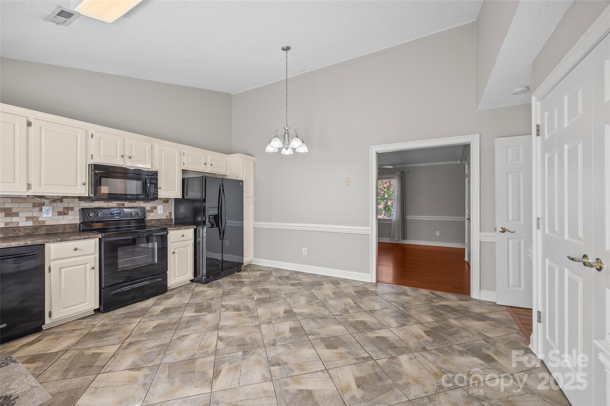 3152 Devonshire Drive 2 Property Photo 11