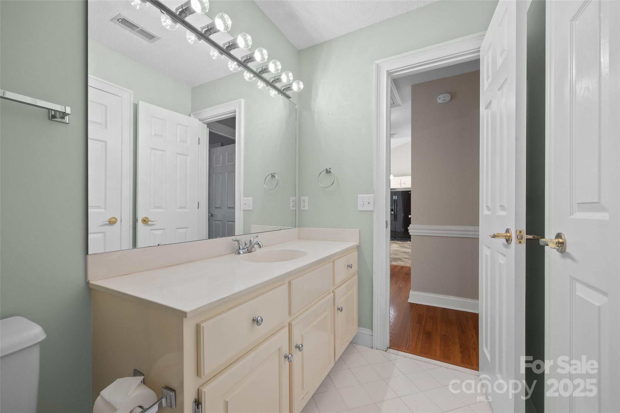3152 Devonshire Drive 2 Property Photo 16