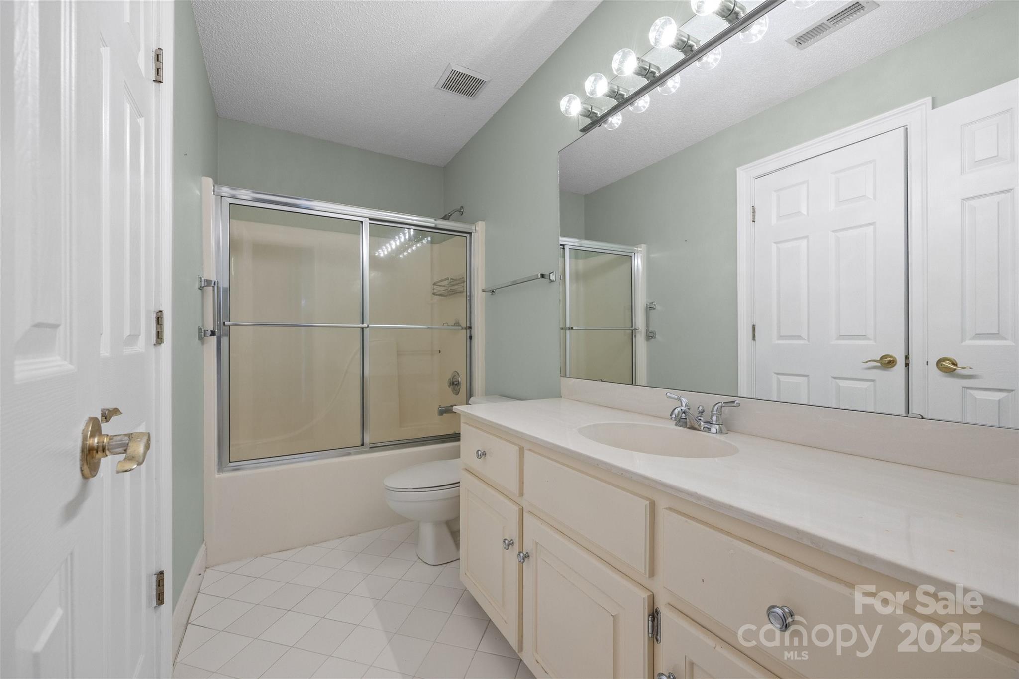 3152 Devonshire Drive 2 Property Photo 17