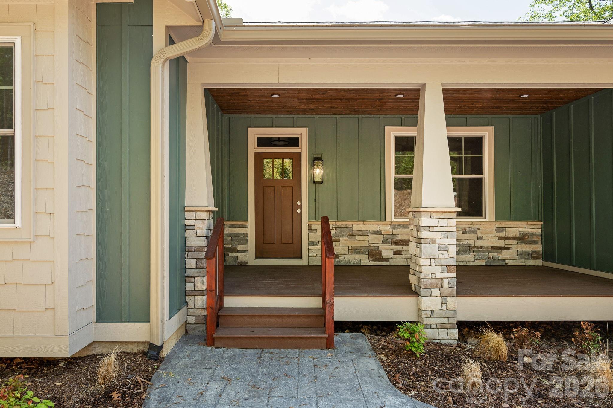 634 Hollybrook Drive Property Photo 3