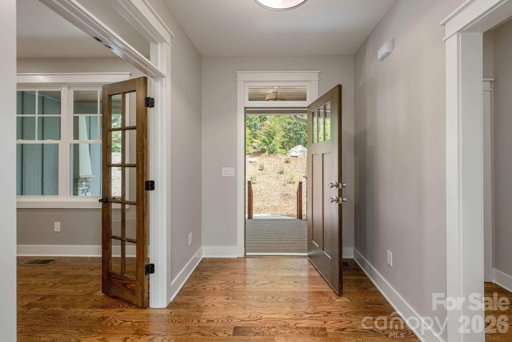 634 Hollybrook Drive Property Photo 4