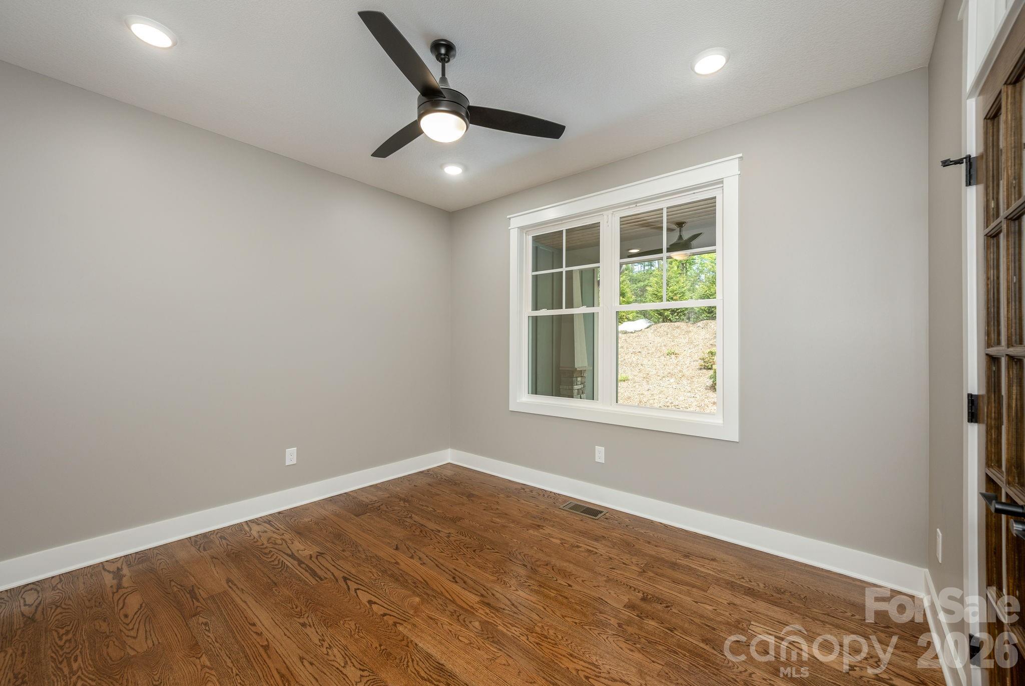 634 Hollybrook Drive Property Photo 5