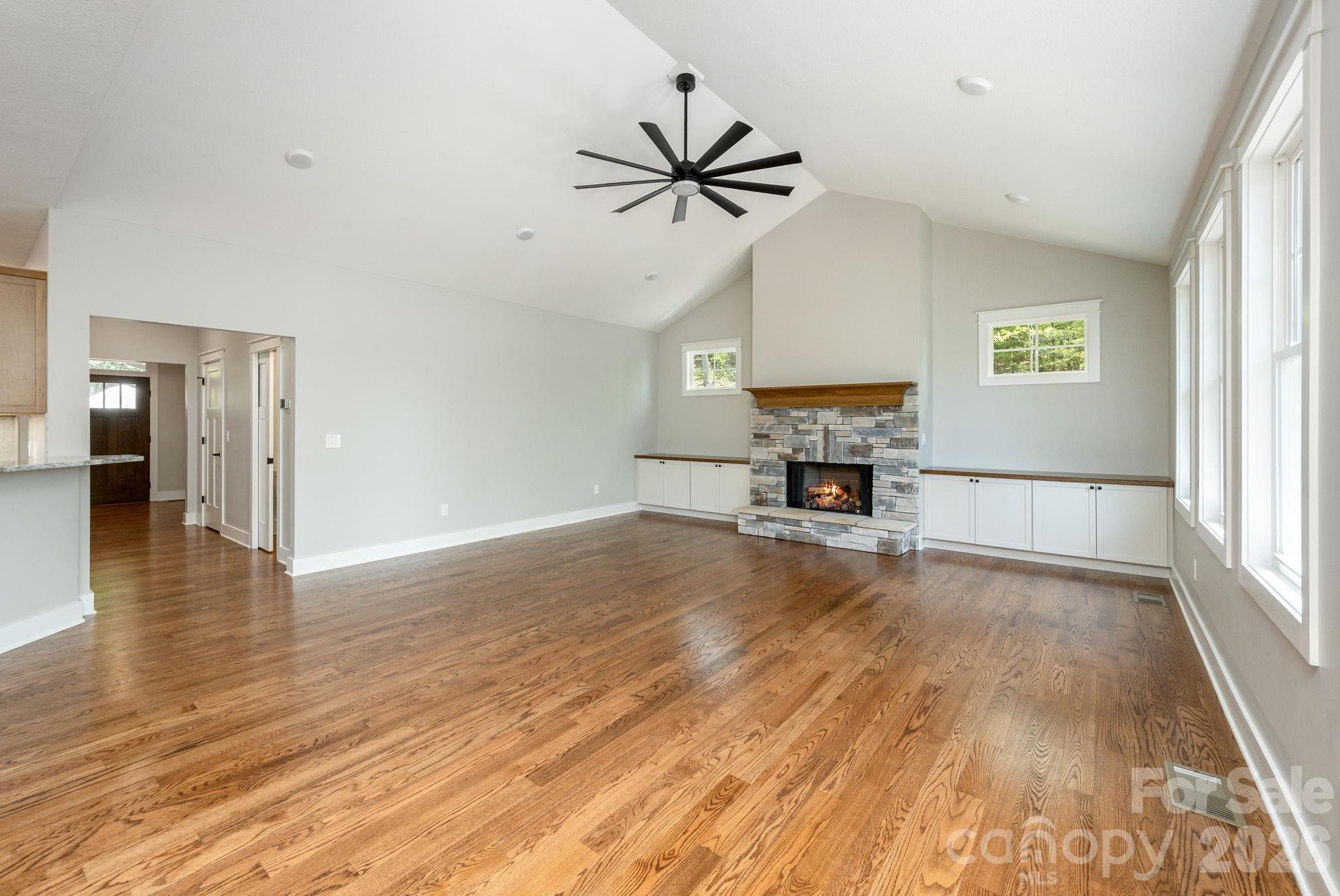 634 Hollybrook Drive Property Photo 7