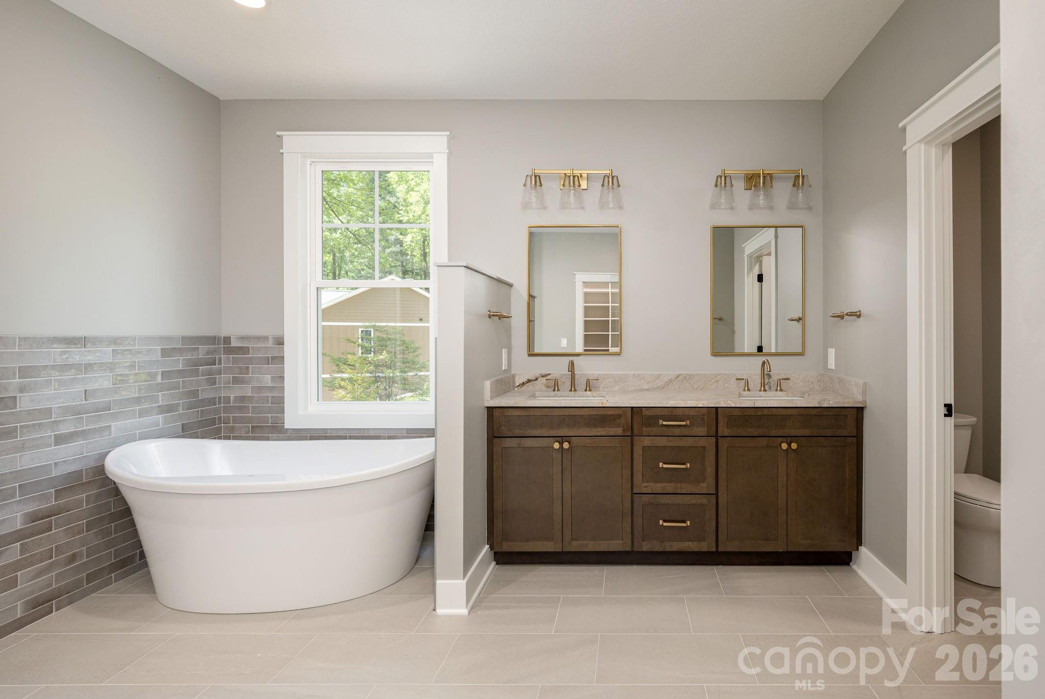 634 Hollybrook Drive Property Photo 25