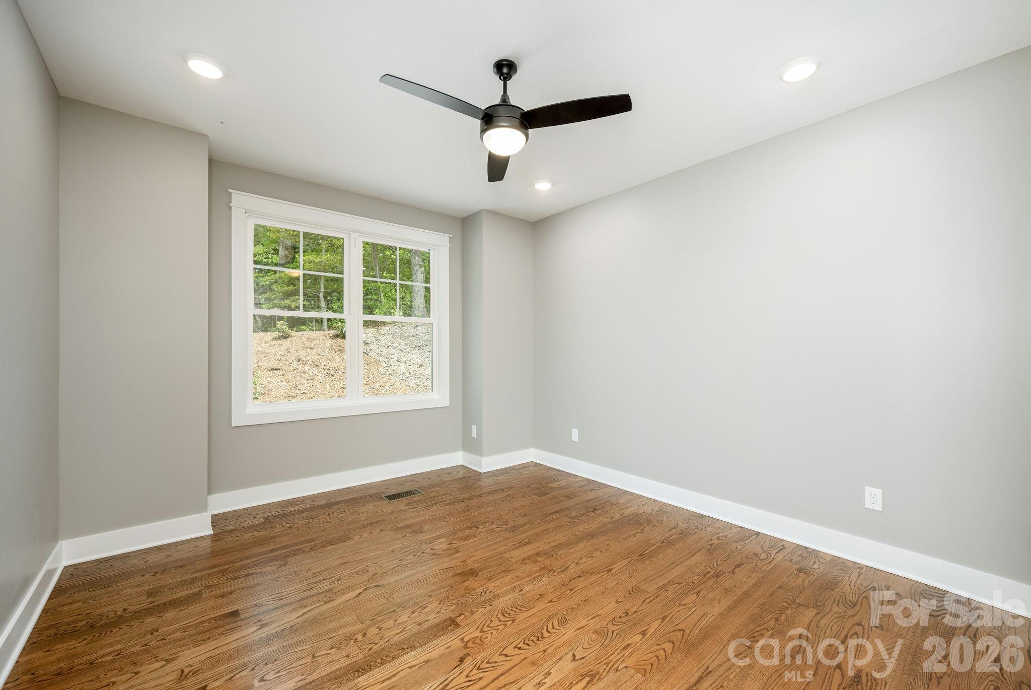 634 Hollybrook Drive Property Photo 28