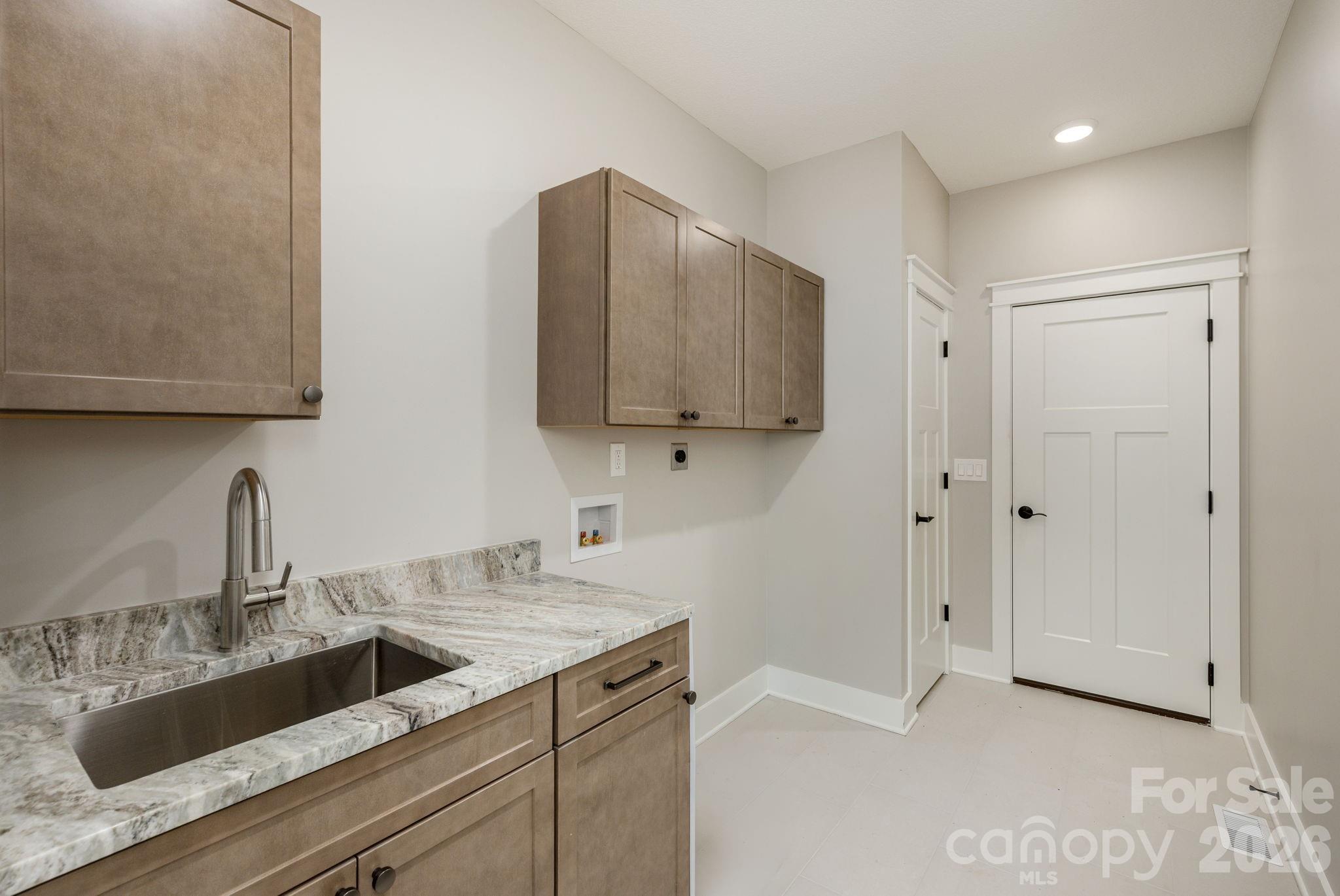 634 Hollybrook Drive Property Photo 33
