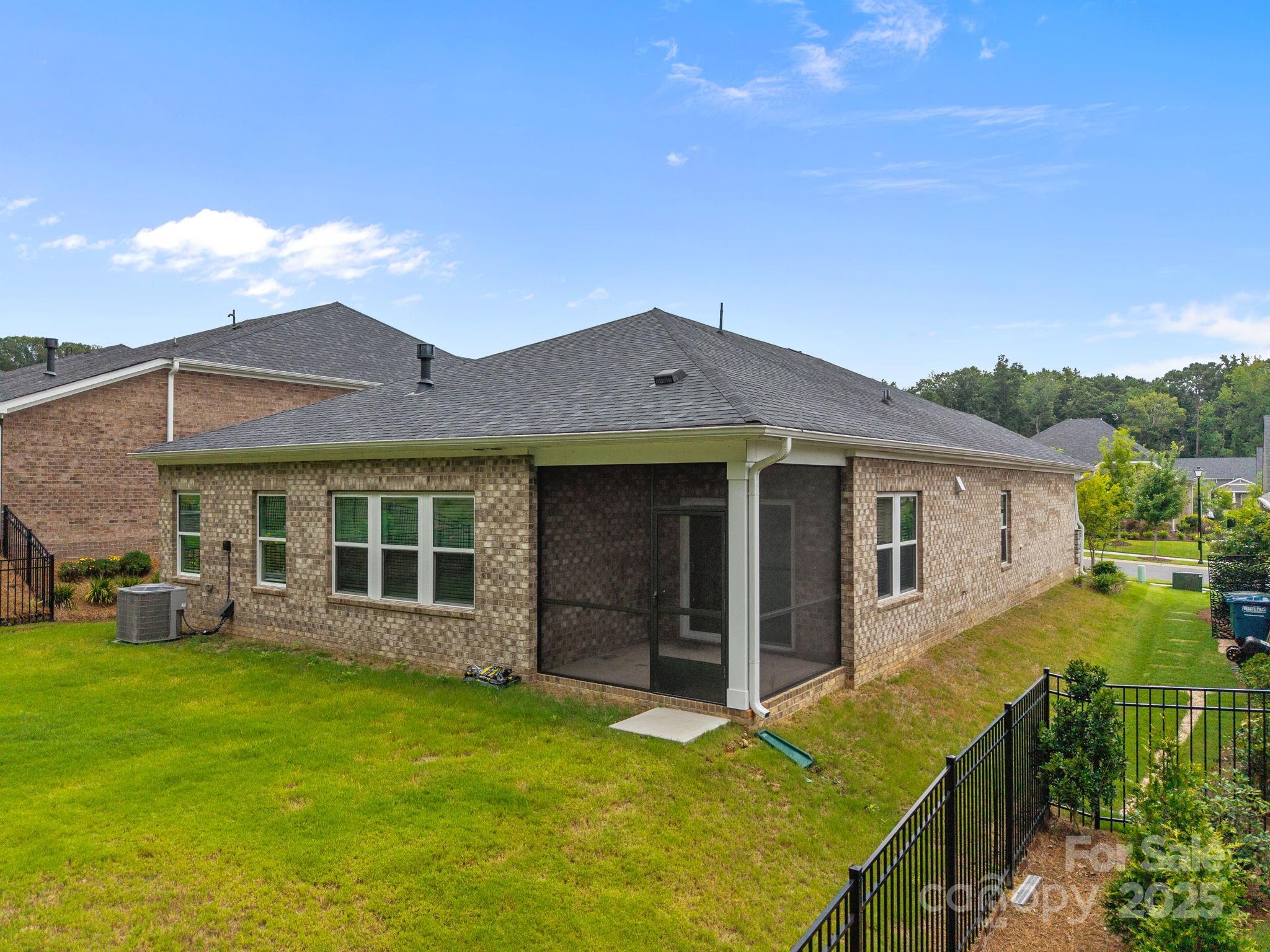 5240 Birchhill Road Property Photo 9