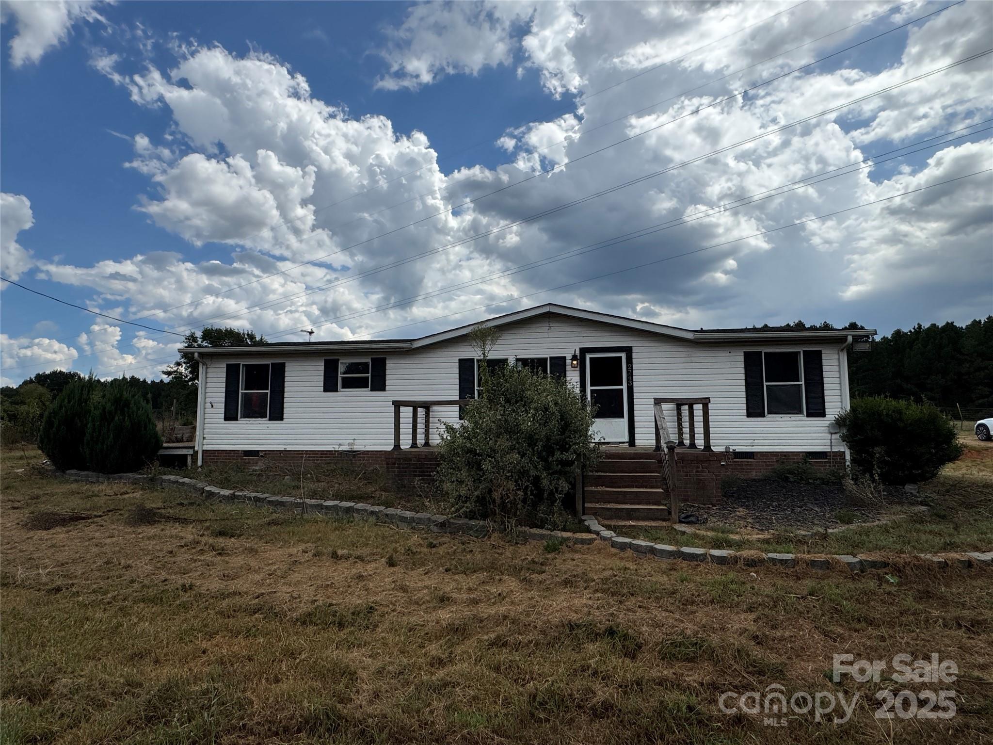 2743 Mccraw Road Property Photo 1