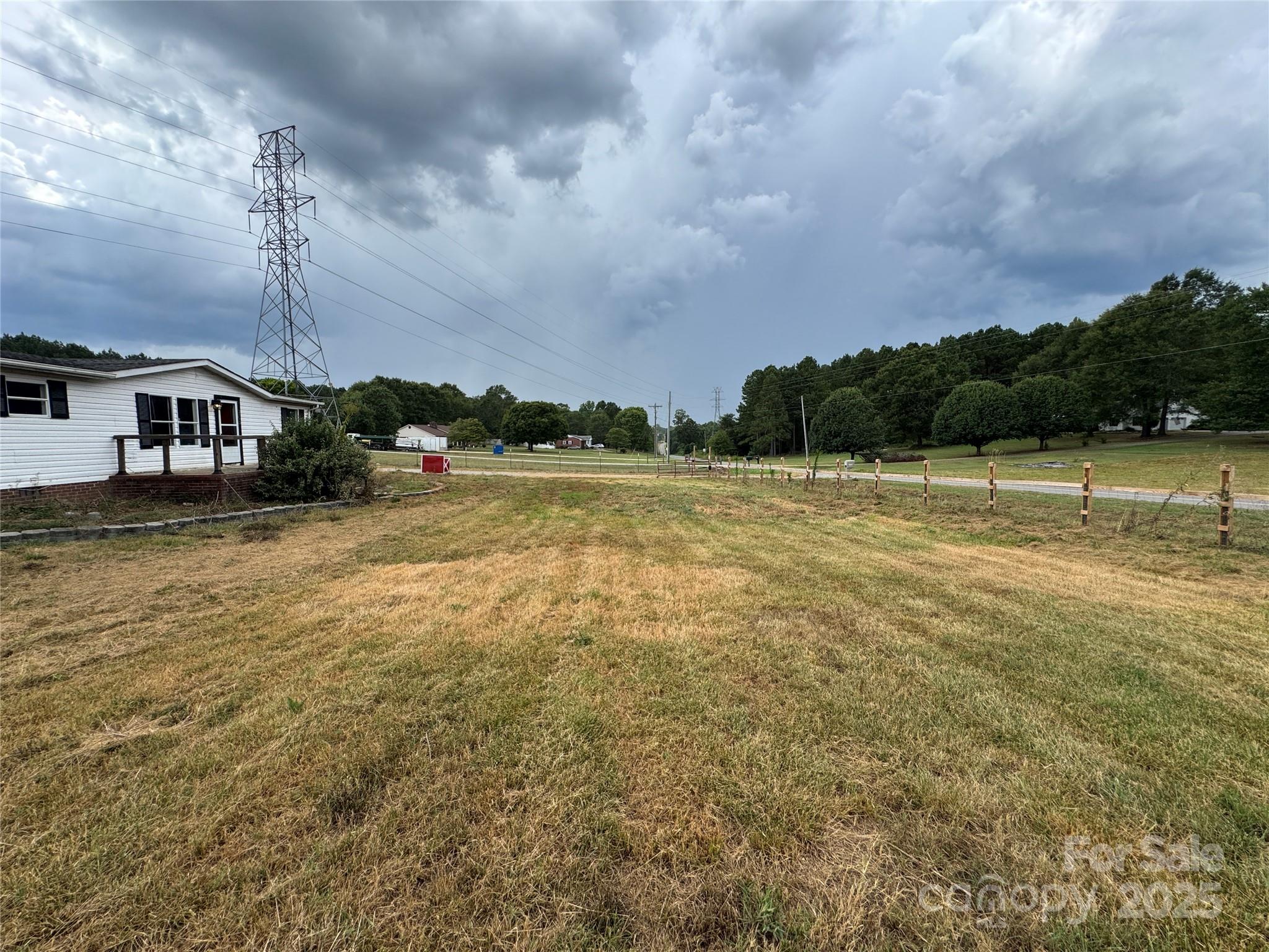 2743 Mccraw Road Property Photo 3