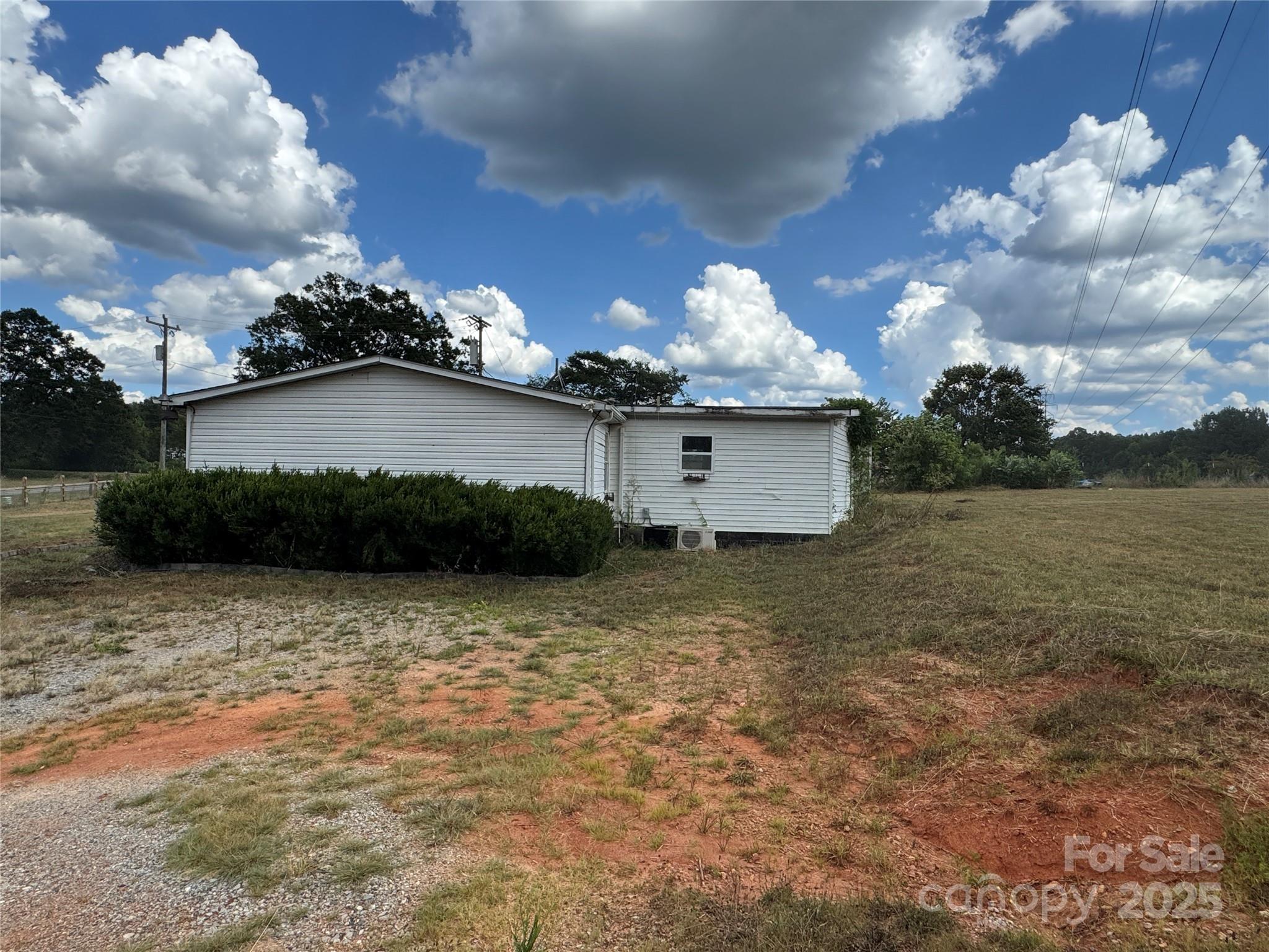 2743 Mccraw Road Property Photo 4