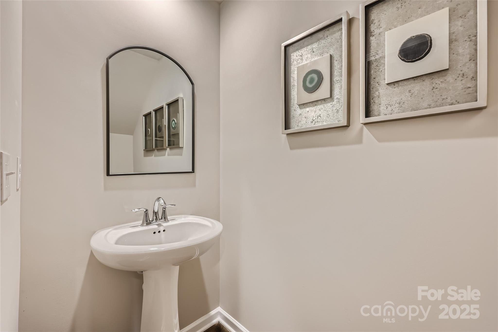 2153 Trollinger Drive Property Photo 3