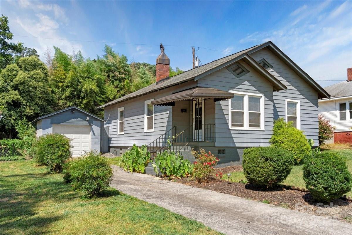 313 Mayflower Avenue Property Photo 1